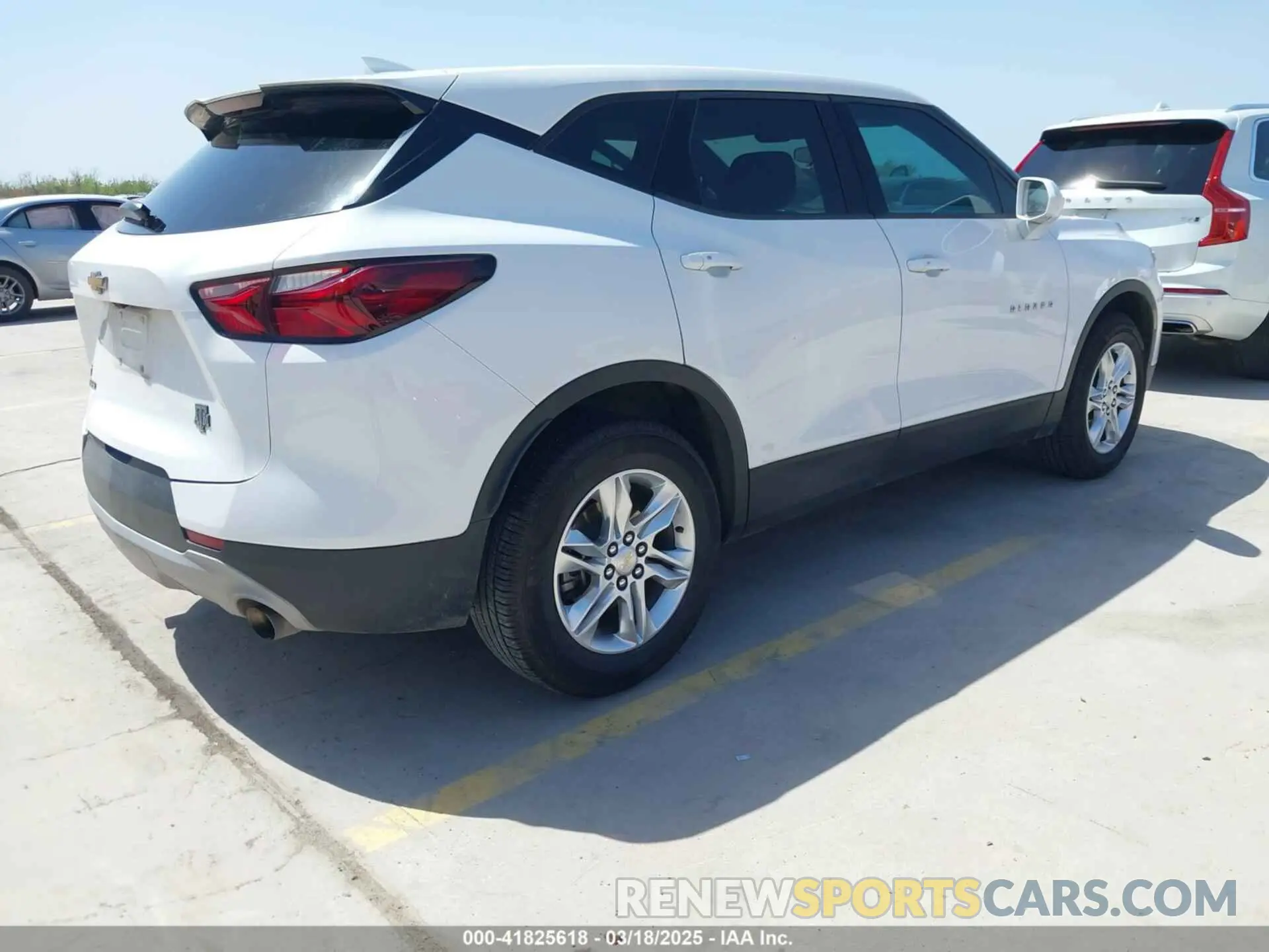 4 Photograph of a damaged car 3GNKBBRA6LS623914 CHEVROLET BLAZER 2020