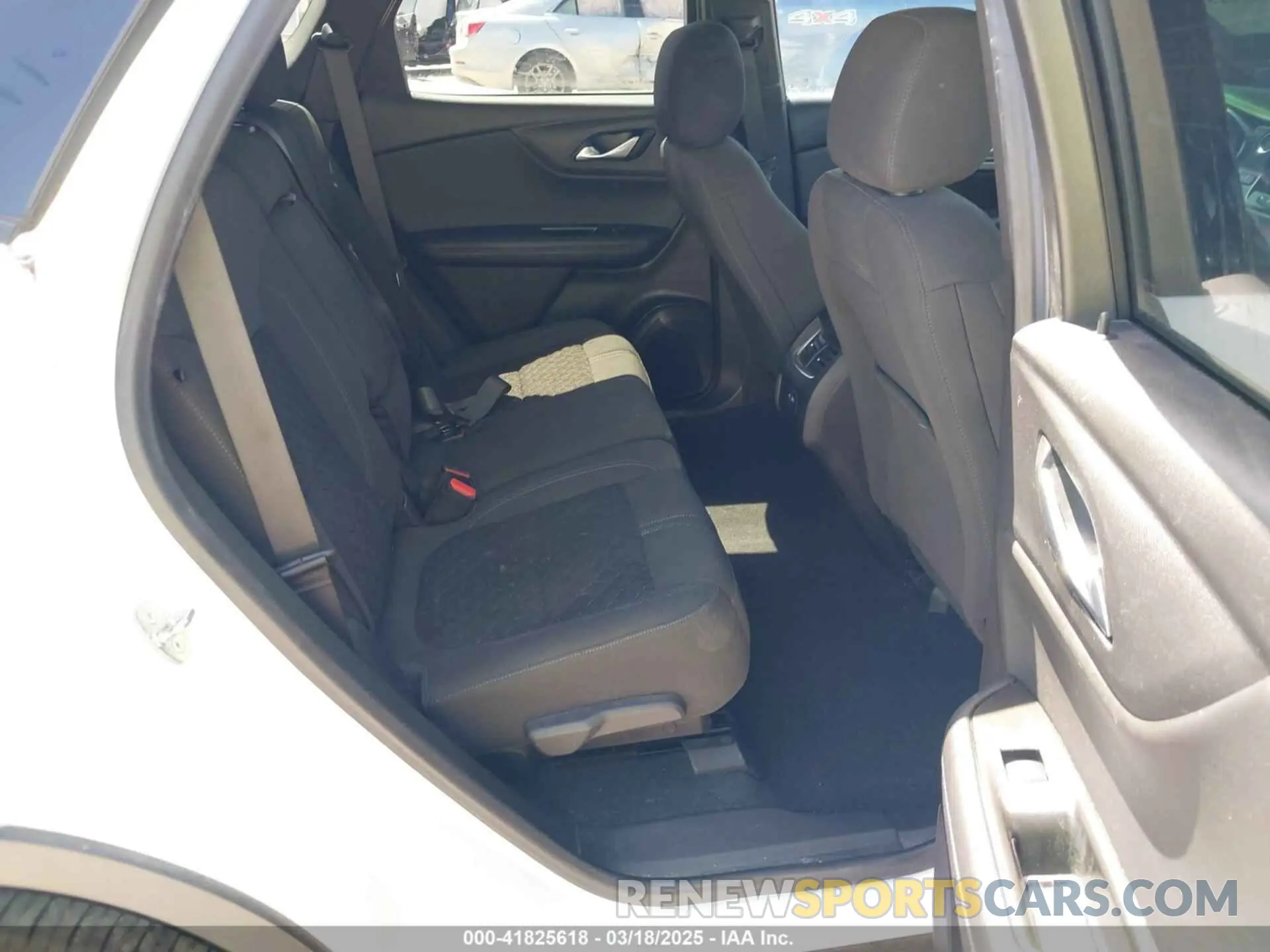 8 Photograph of a damaged car 3GNKBBRA6LS623914 CHEVROLET BLAZER 2020