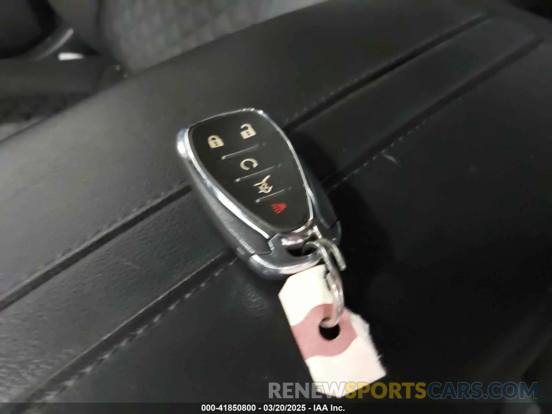 11 Photograph of a damaged car 3GNKBBRA6LS684129 CHEVROLET BLAZER 2020