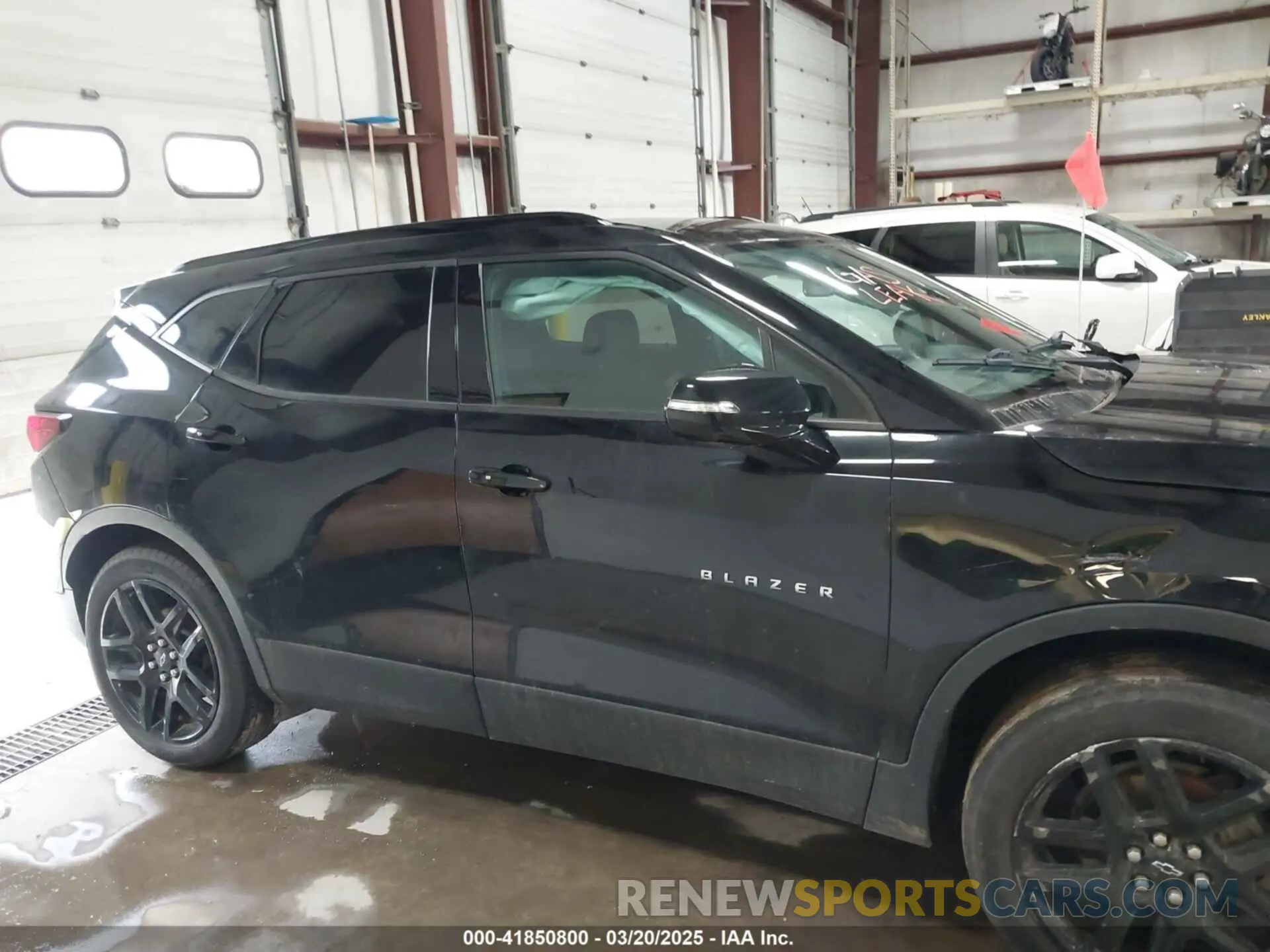13 Photograph of a damaged car 3GNKBBRA6LS684129 CHEVROLET BLAZER 2020
