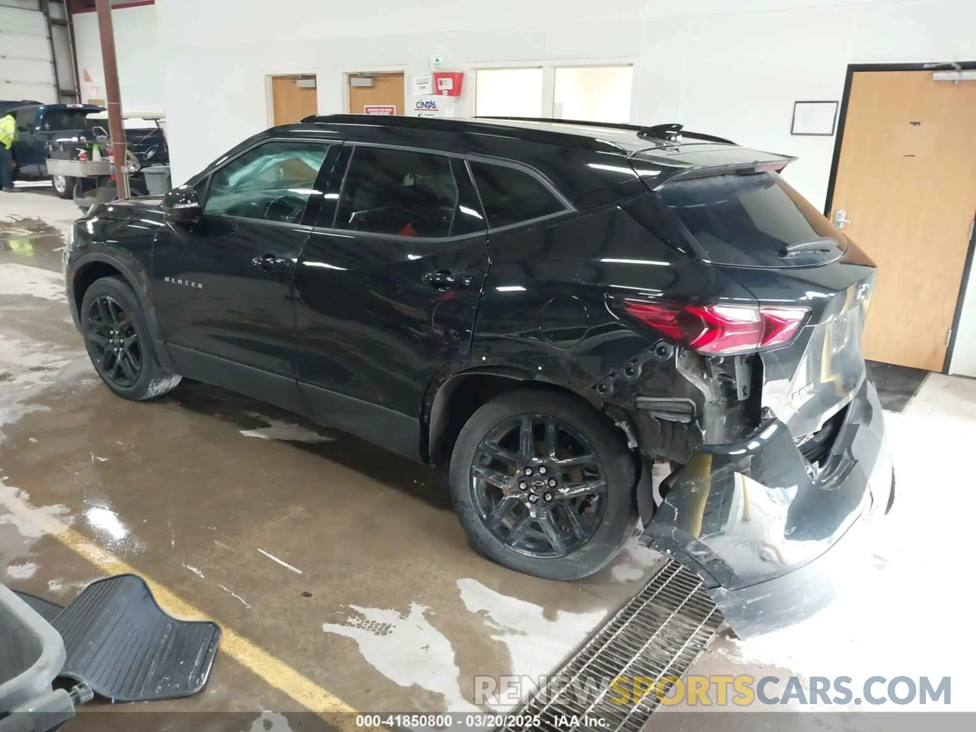 3 Photograph of a damaged car 3GNKBBRA6LS684129 CHEVROLET BLAZER 2020