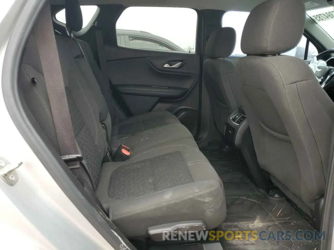 10 Photograph of a damaged car 3GNKBBRA7LS631181 CHEVROLET BLAZER 2020