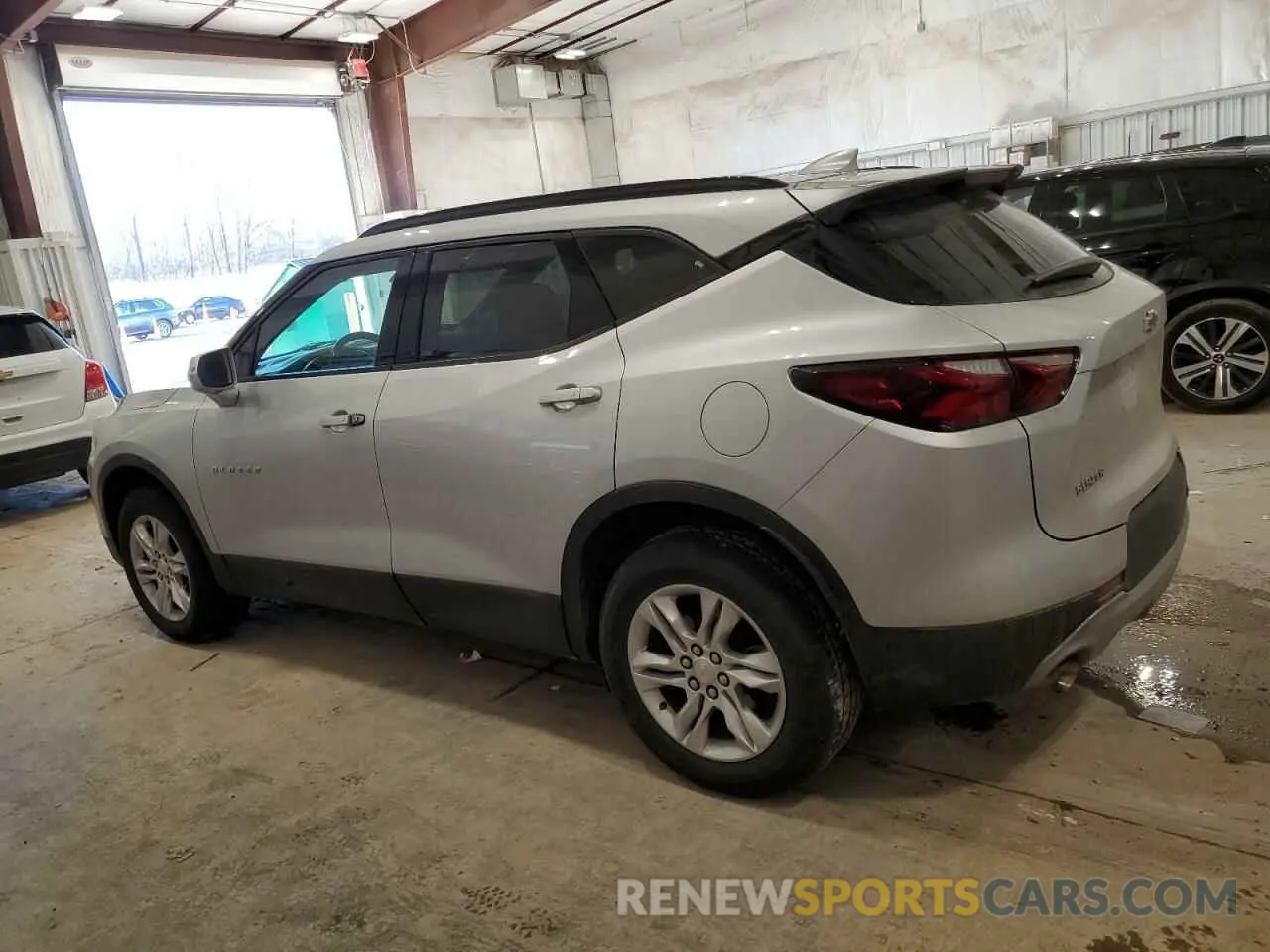 2 Photograph of a damaged car 3GNKBBRA7LS729322 CHEVROLET BLAZER 2020