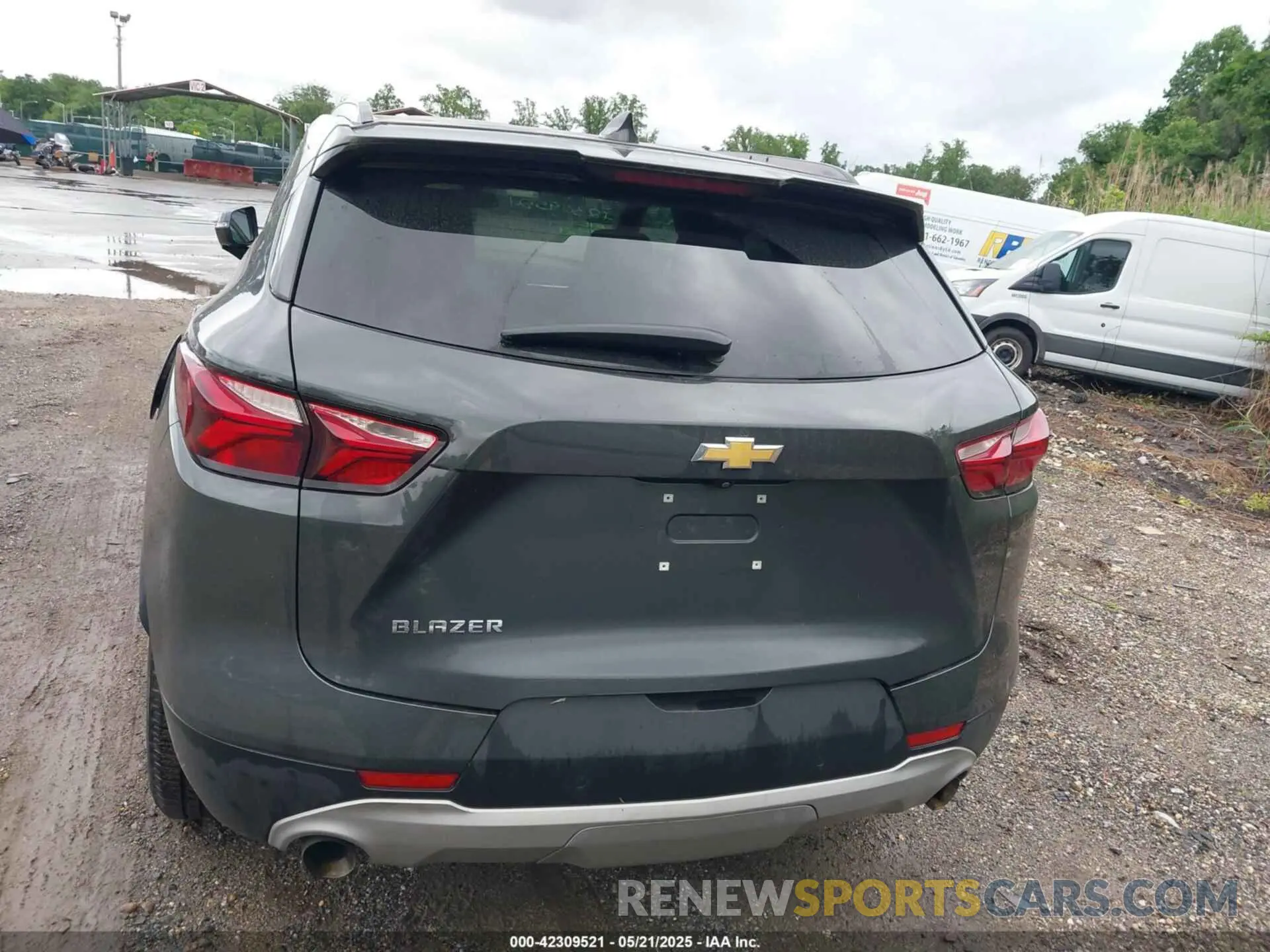 16 Photograph of a damaged car 3GNKBBRA8LS572366 CHEVROLET BLAZER 2020