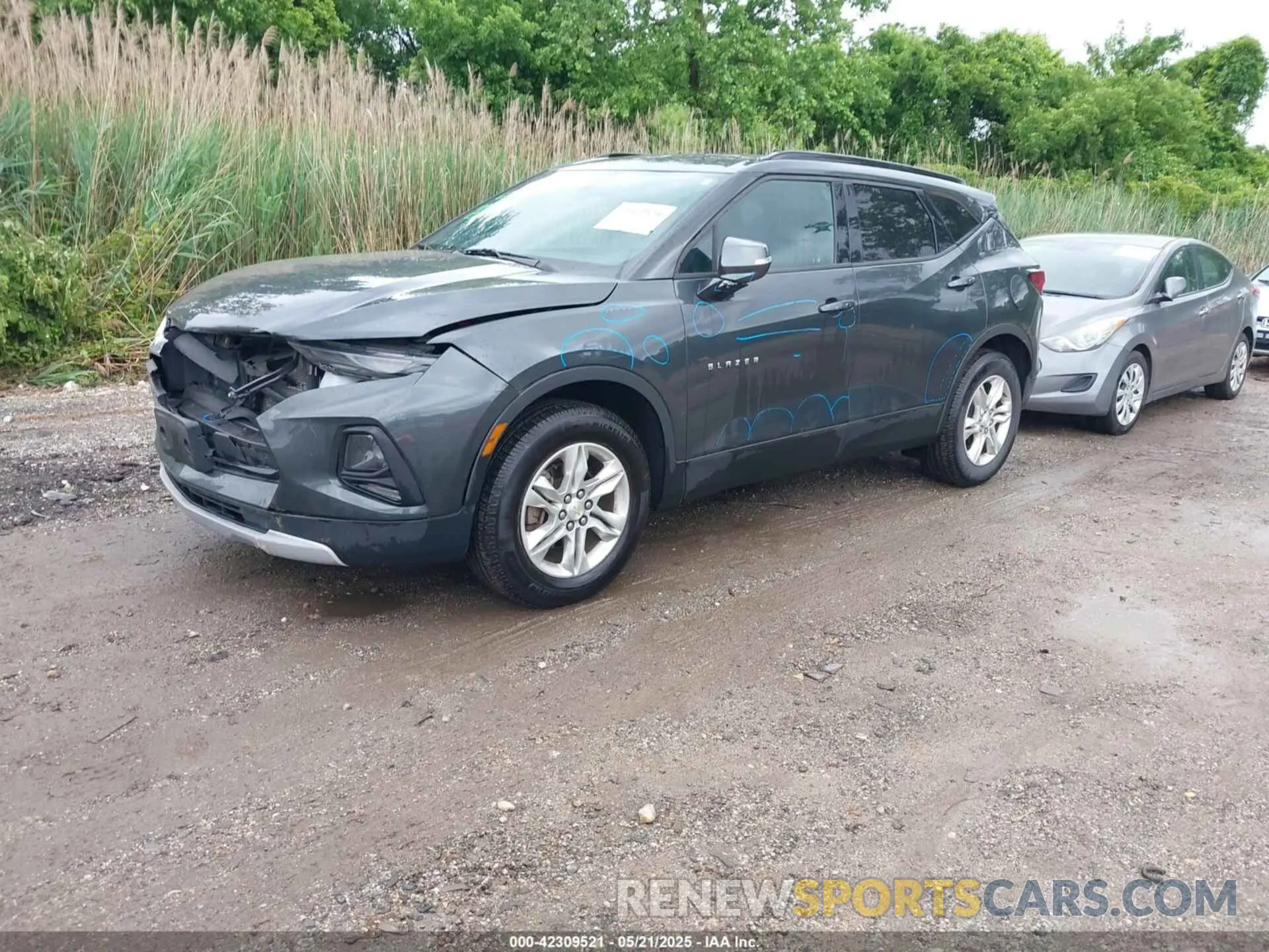 2 Photograph of a damaged car 3GNKBBRA8LS572366 CHEVROLET BLAZER 2020