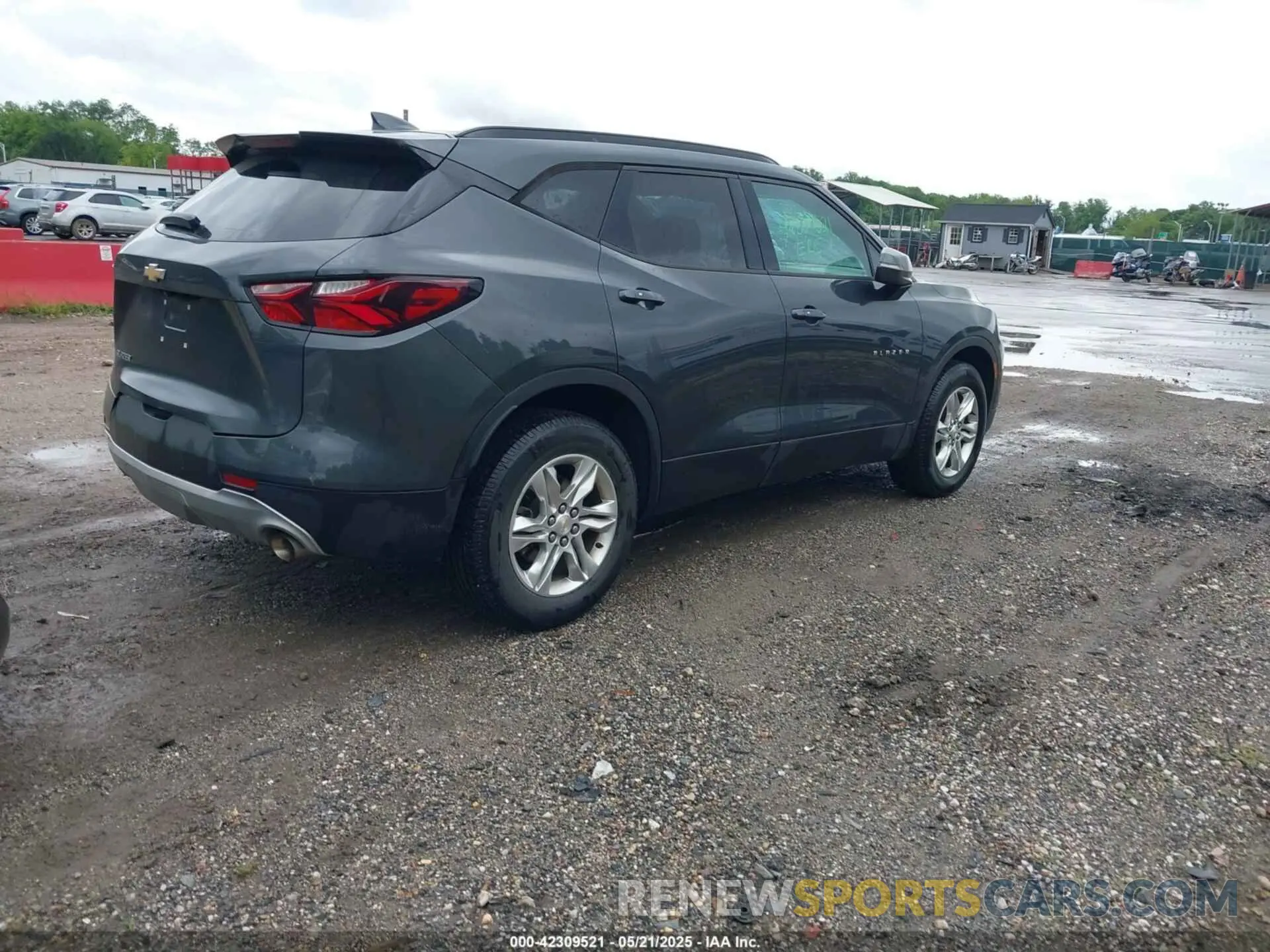 4 Photograph of a damaged car 3GNKBBRA8LS572366 CHEVROLET BLAZER 2020
