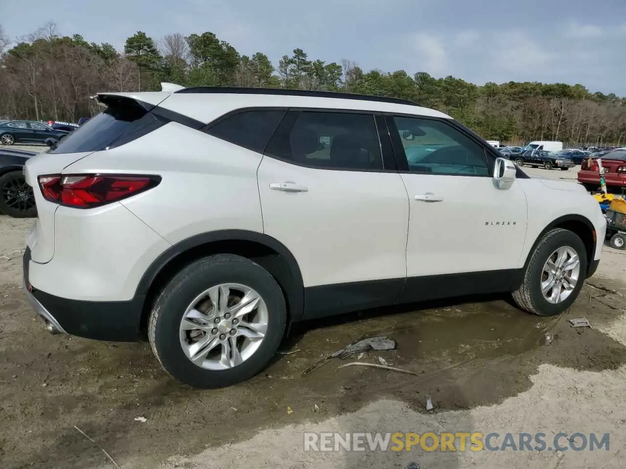 3 Photograph of a damaged car 3GNKBBRA8LS597378 CHEVROLET BLAZER 2020