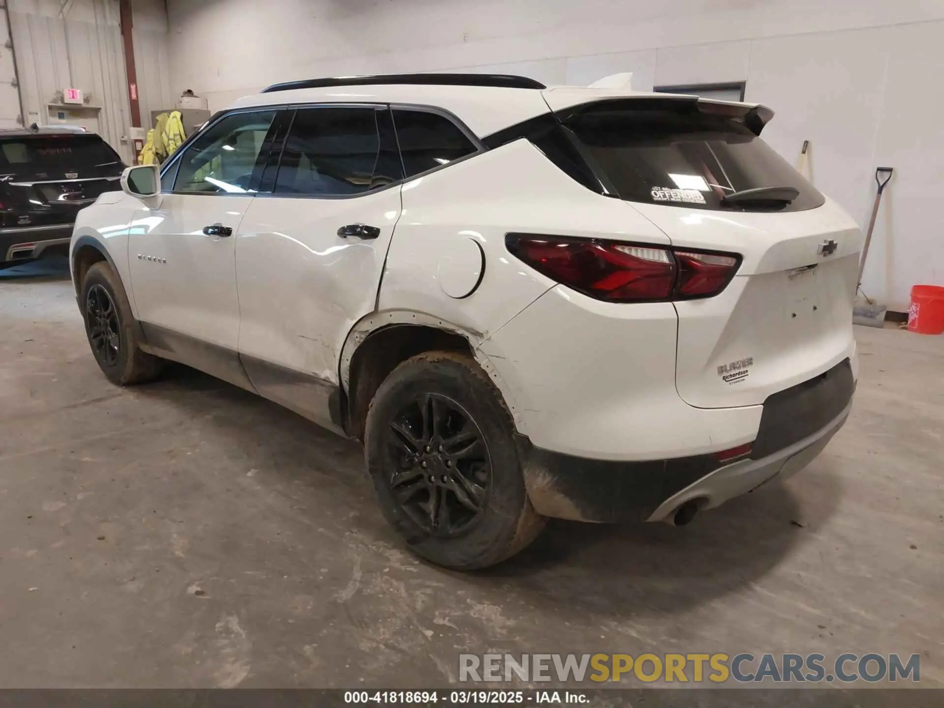 3 Photograph of a damaged car 3GNKBBRA8LS667591 CHEVROLET BLAZER 2020