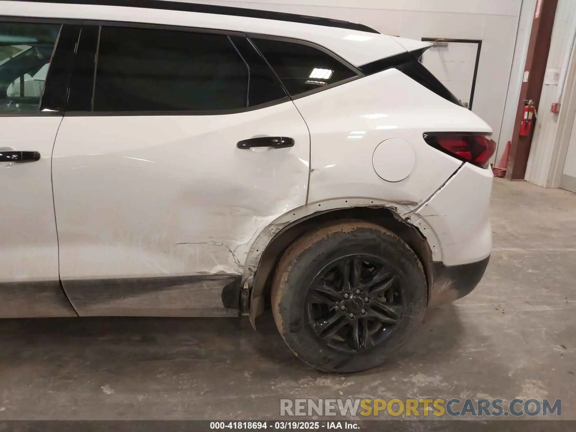 6 Photograph of a damaged car 3GNKBBRA8LS667591 CHEVROLET BLAZER 2020