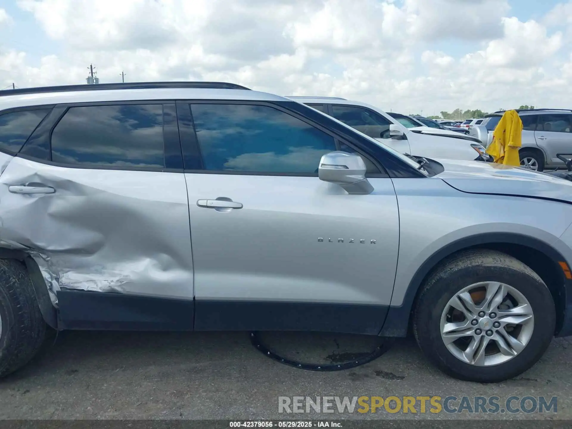 13 Photograph of a damaged car 3GNKBBRA8LS700895 CHEVROLET BLAZER 2020