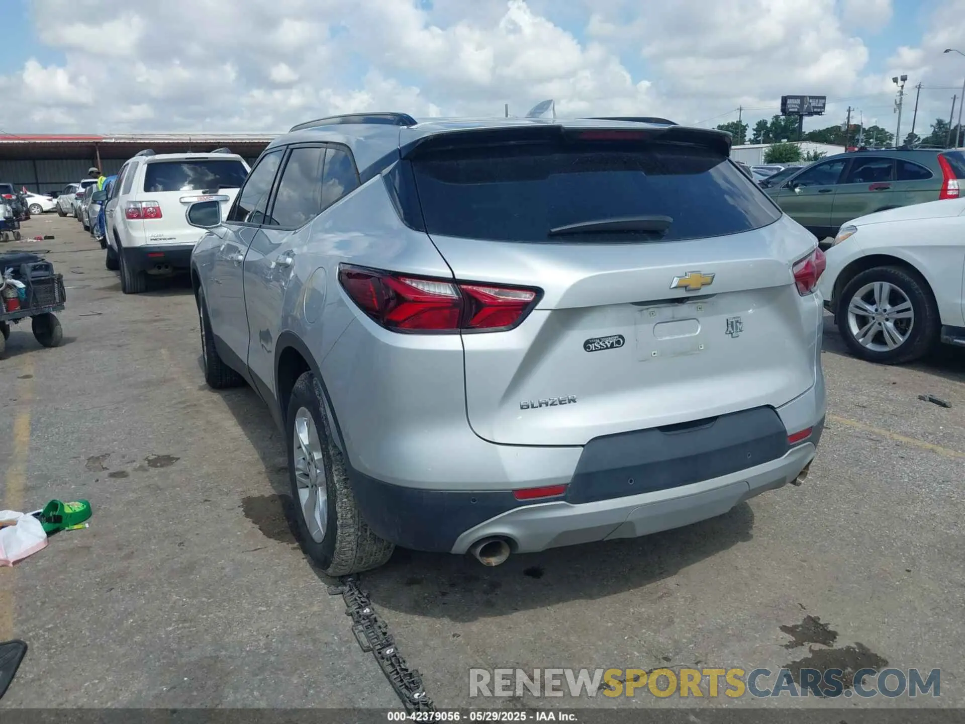 3 Photograph of a damaged car 3GNKBBRA8LS700895 CHEVROLET BLAZER 2020