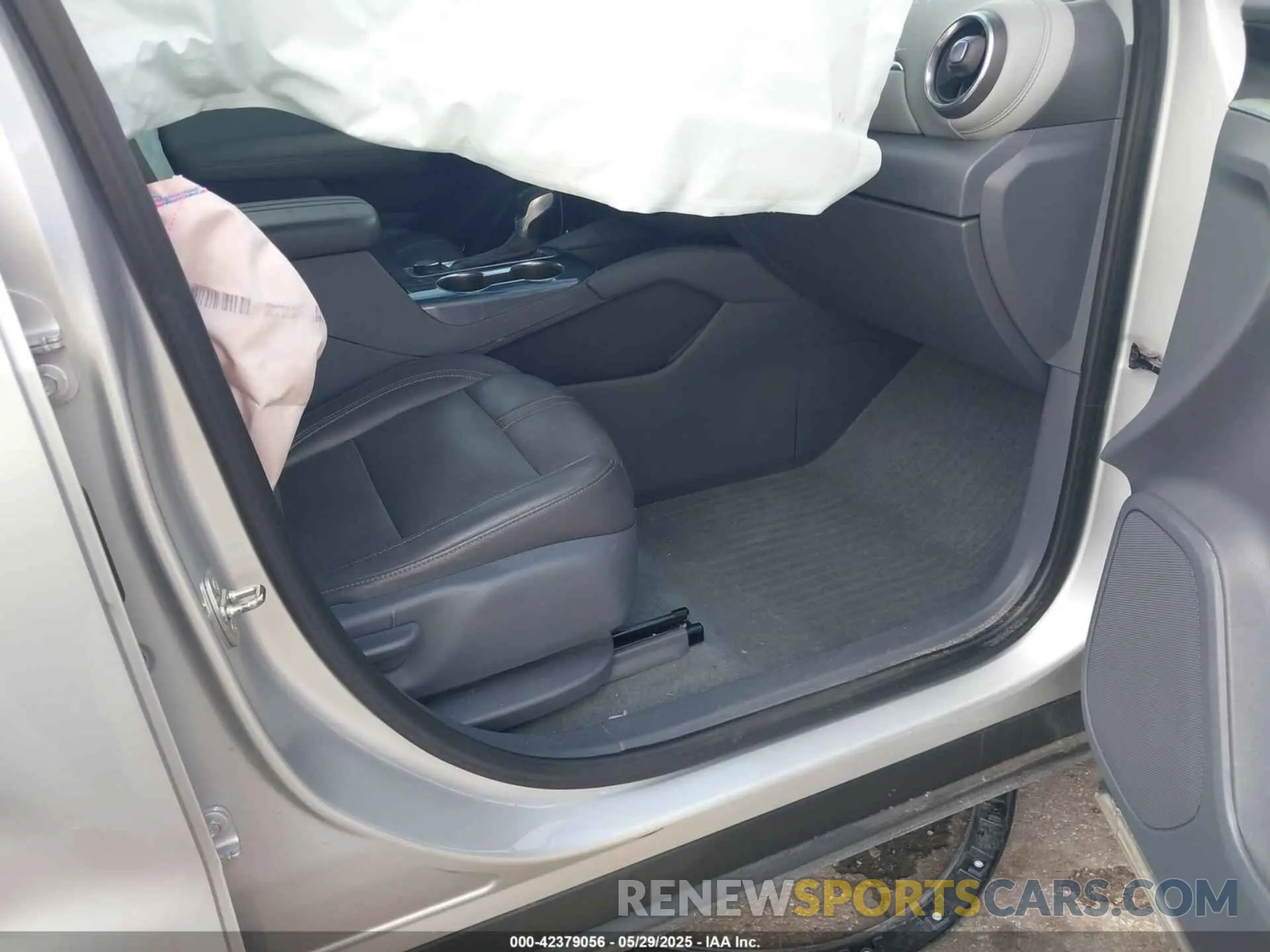 5 Photograph of a damaged car 3GNKBBRA8LS700895 CHEVROLET BLAZER 2020