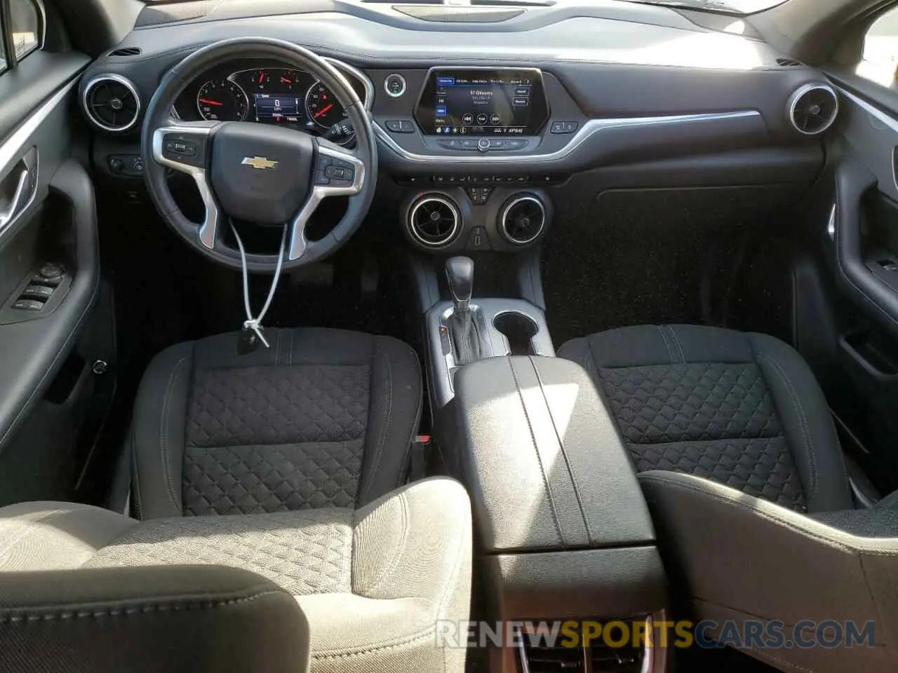 8 Photograph of a damaged car 3GNKBBRA9LS637967 CHEVROLET BLAZER 2020