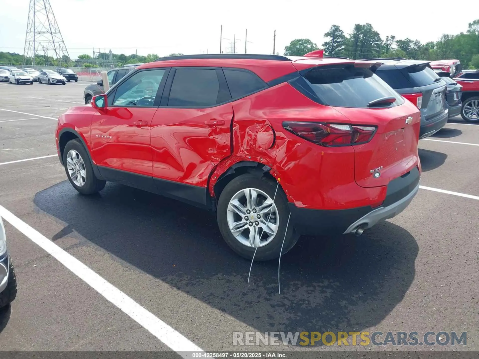 3 Photograph of a damaged car 3GNKBCR40LS692937 CHEVROLET BLAZER 2020
