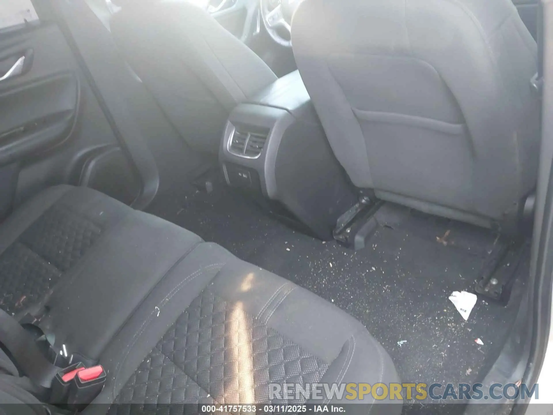8 Photograph of a damaged car 3GNKBCR44LS615357 CHEVROLET BLAZER 2020