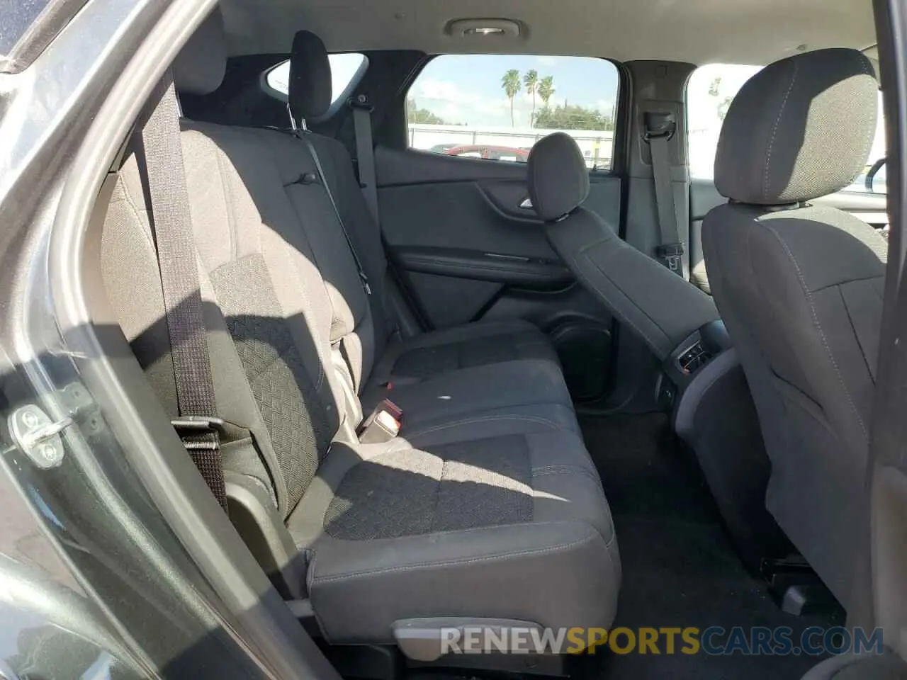 11 Photograph of a damaged car 3GNKBCR44LS658578 CHEVROLET BLAZER 2020