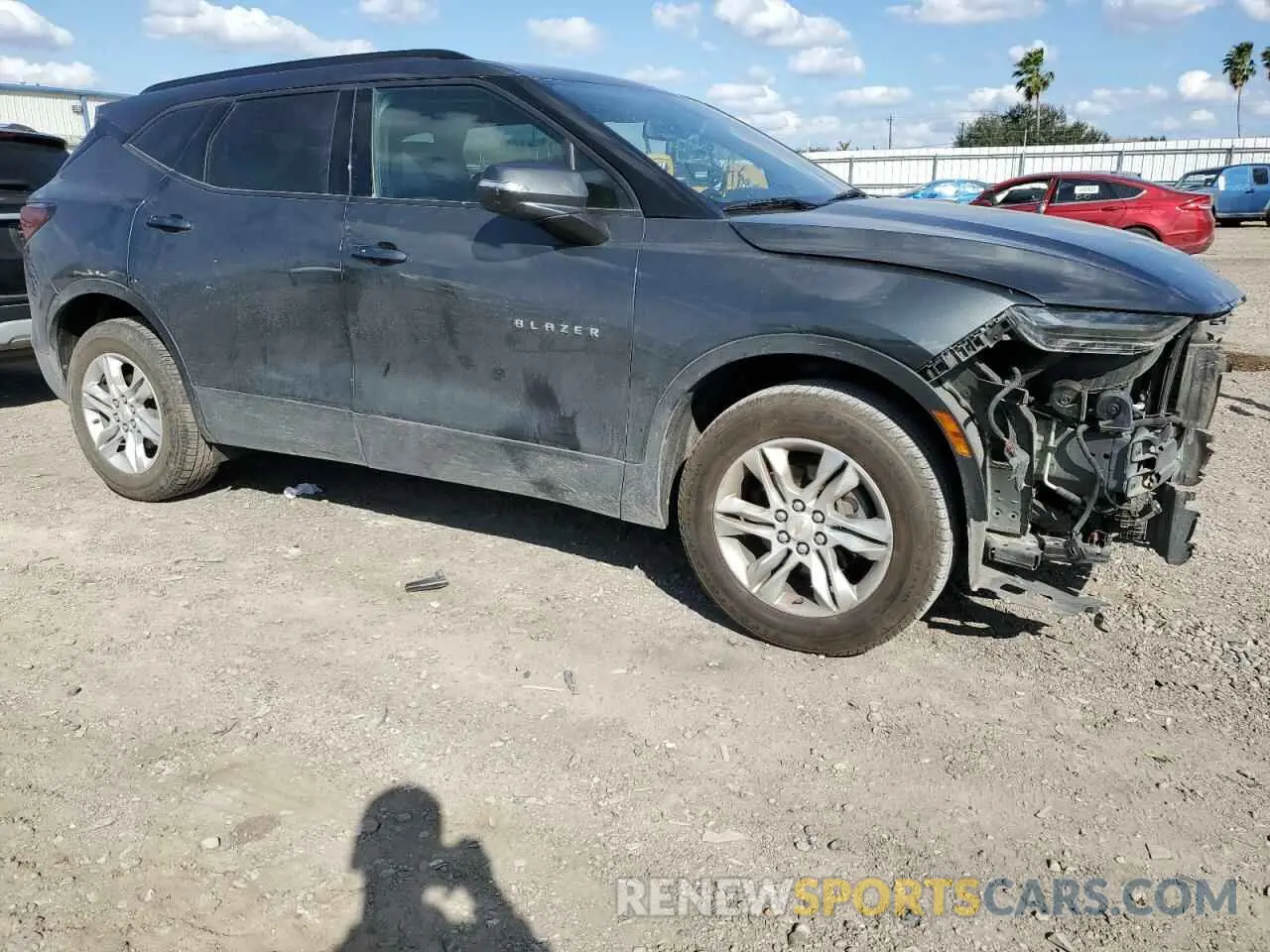 4 Photograph of a damaged car 3GNKBCR44LS658578 CHEVROLET BLAZER 2020
