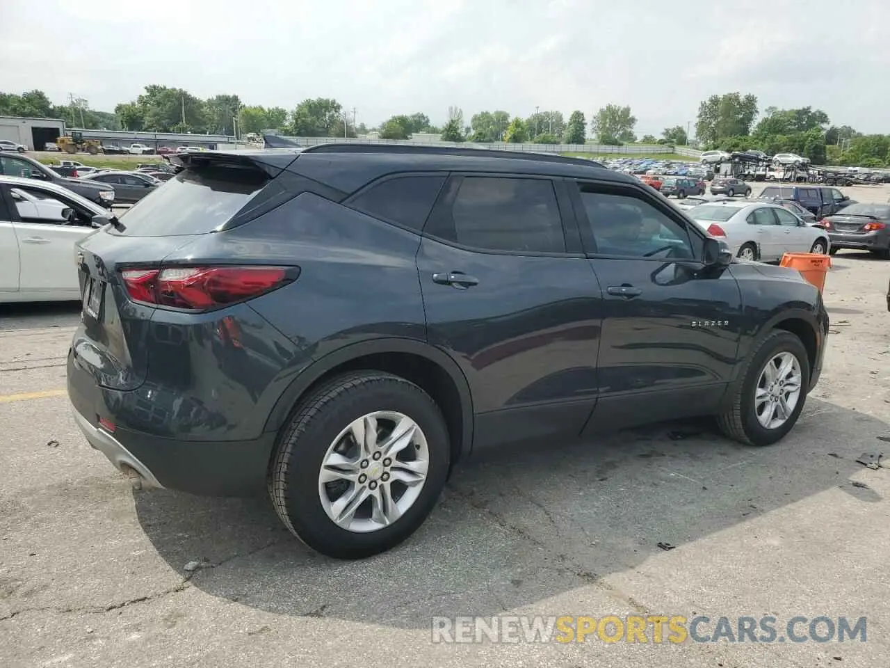 3 Photograph of a damaged car 3GNKBCR4XLS615251 CHEVROLET BLAZER 2020