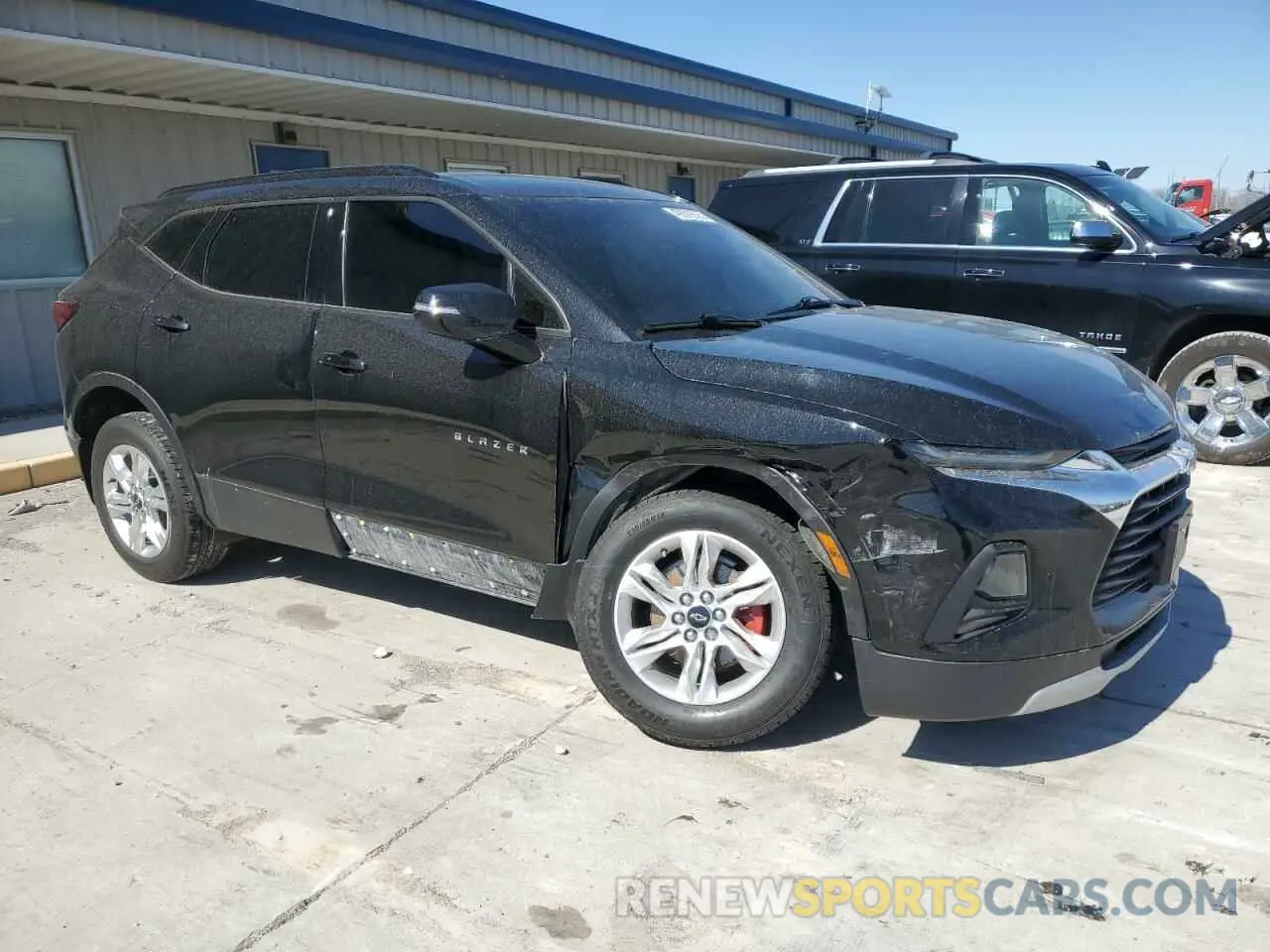 4 Photograph of a damaged car 3GNKBCR4XLS670556 CHEVROLET BLAZER 2020