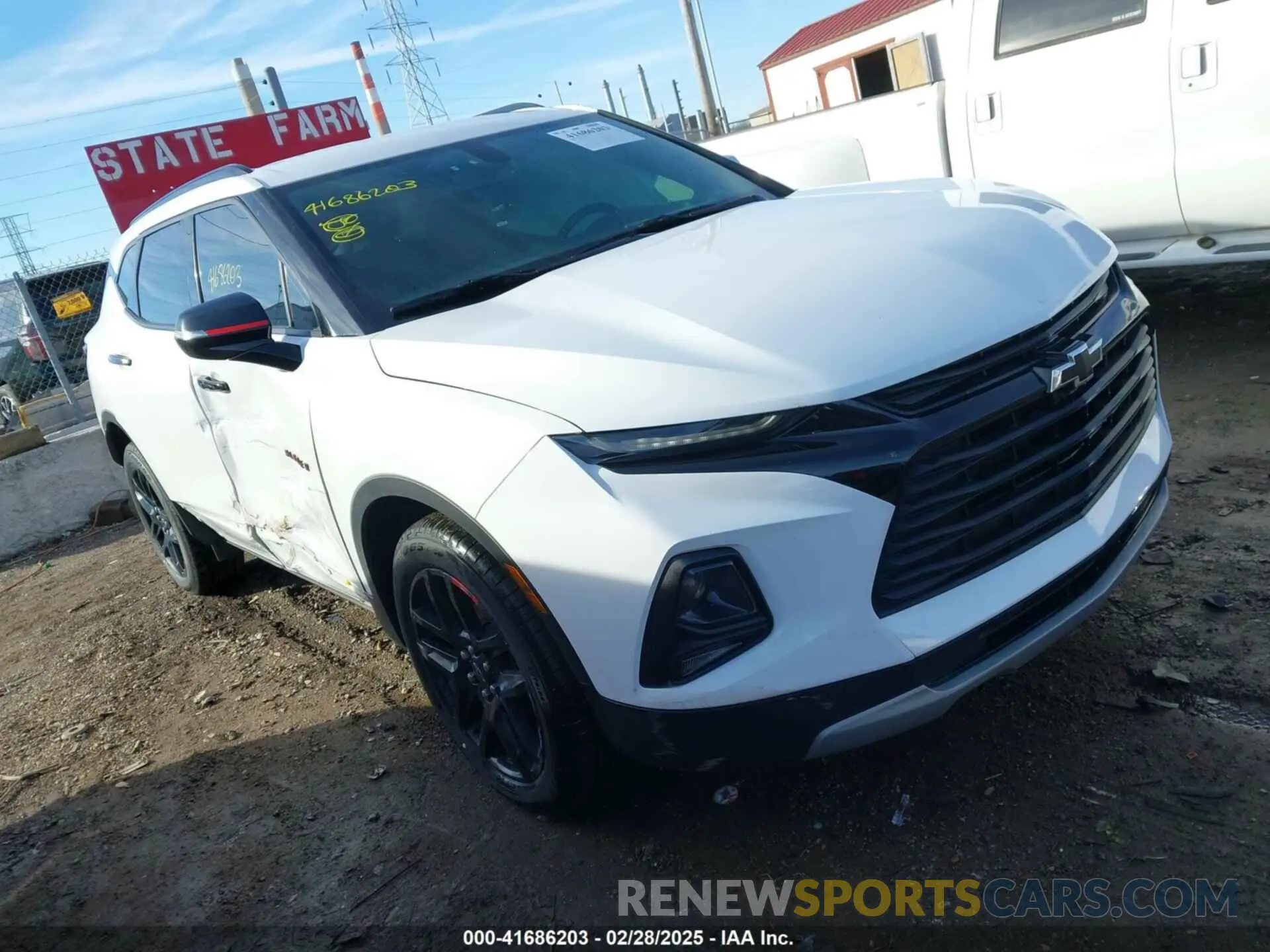 1 Photograph of a damaged car 3GNKBCR4XLS698213 CHEVROLET BLAZER 2020