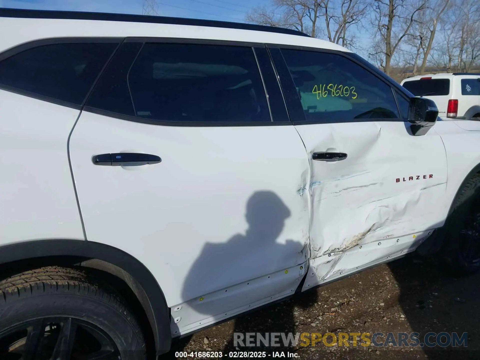 13 Photograph of a damaged car 3GNKBCR4XLS698213 CHEVROLET BLAZER 2020
