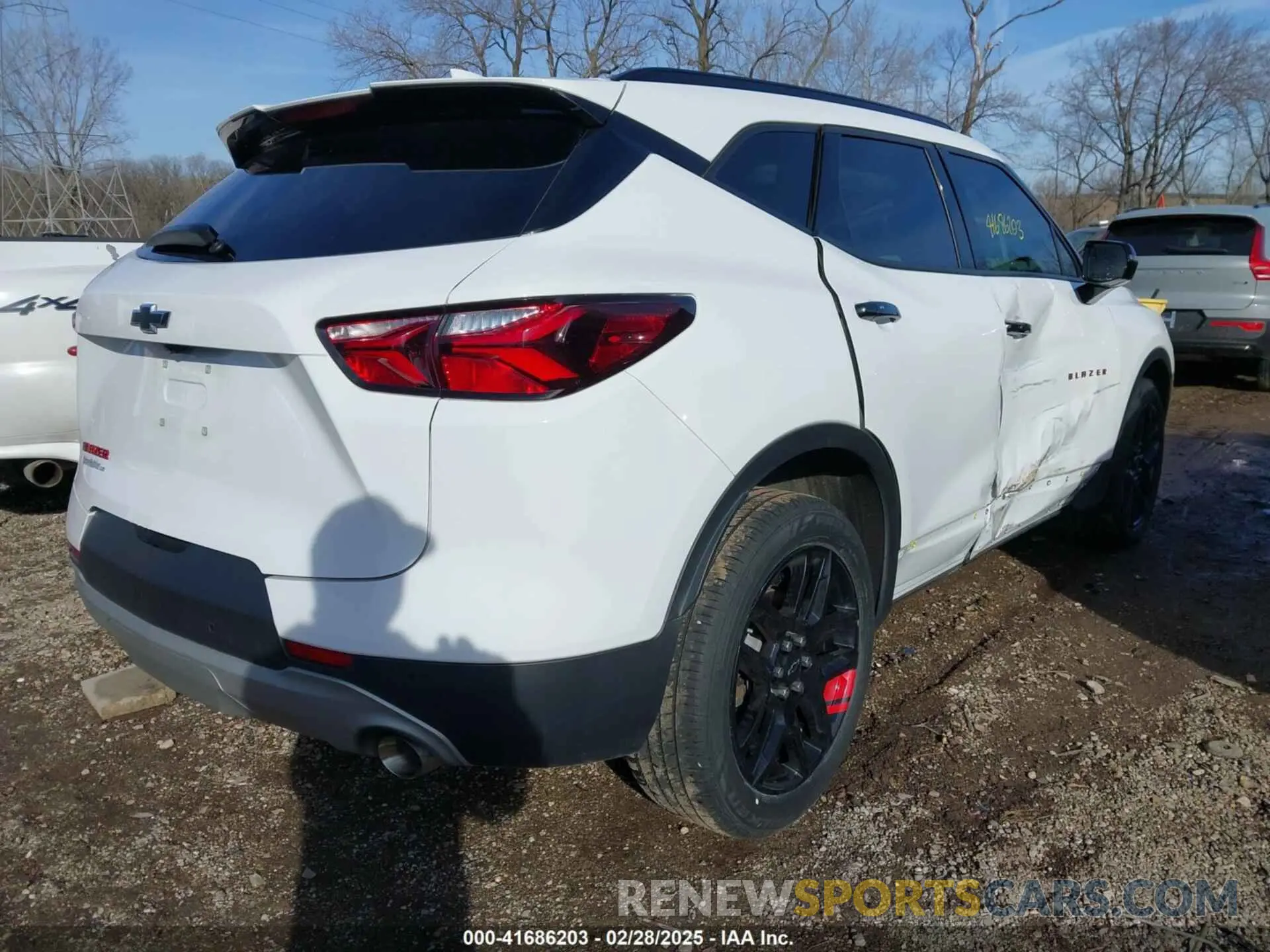 4 Photograph of a damaged car 3GNKBCR4XLS698213 CHEVROLET BLAZER 2020