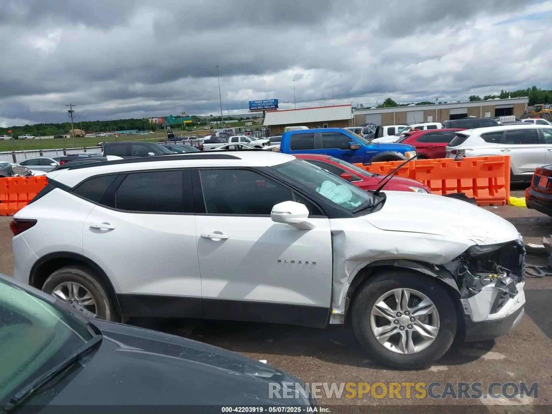 14 Photograph of a damaged car 3GNKBCRS0LS536198 CHEVROLET BLAZER 2020