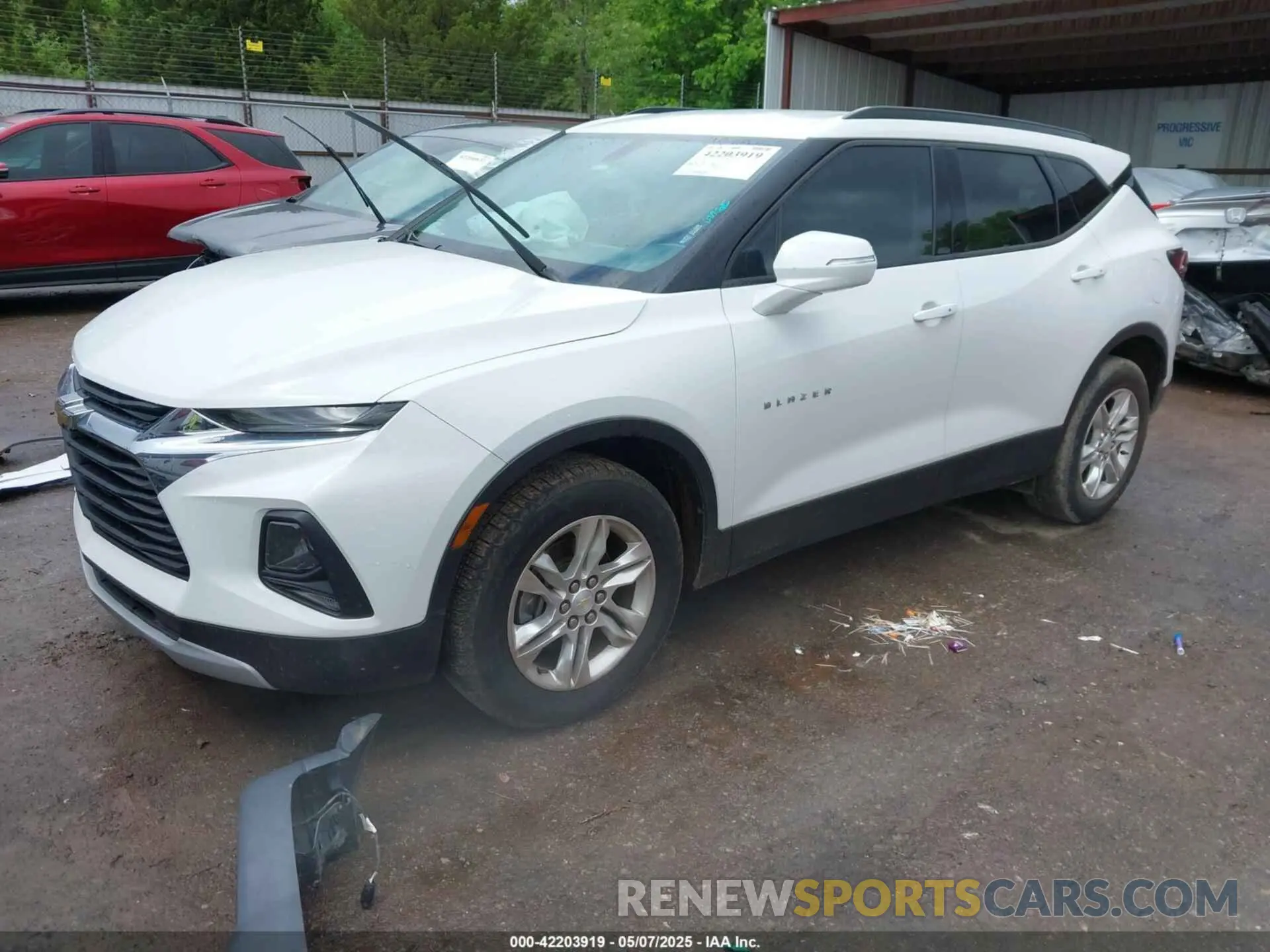 2 Photograph of a damaged car 3GNKBCRS0LS536198 CHEVROLET BLAZER 2020