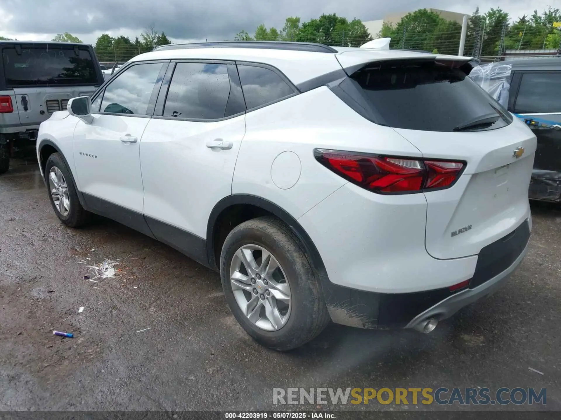 3 Photograph of a damaged car 3GNKBCRS0LS536198 CHEVROLET BLAZER 2020