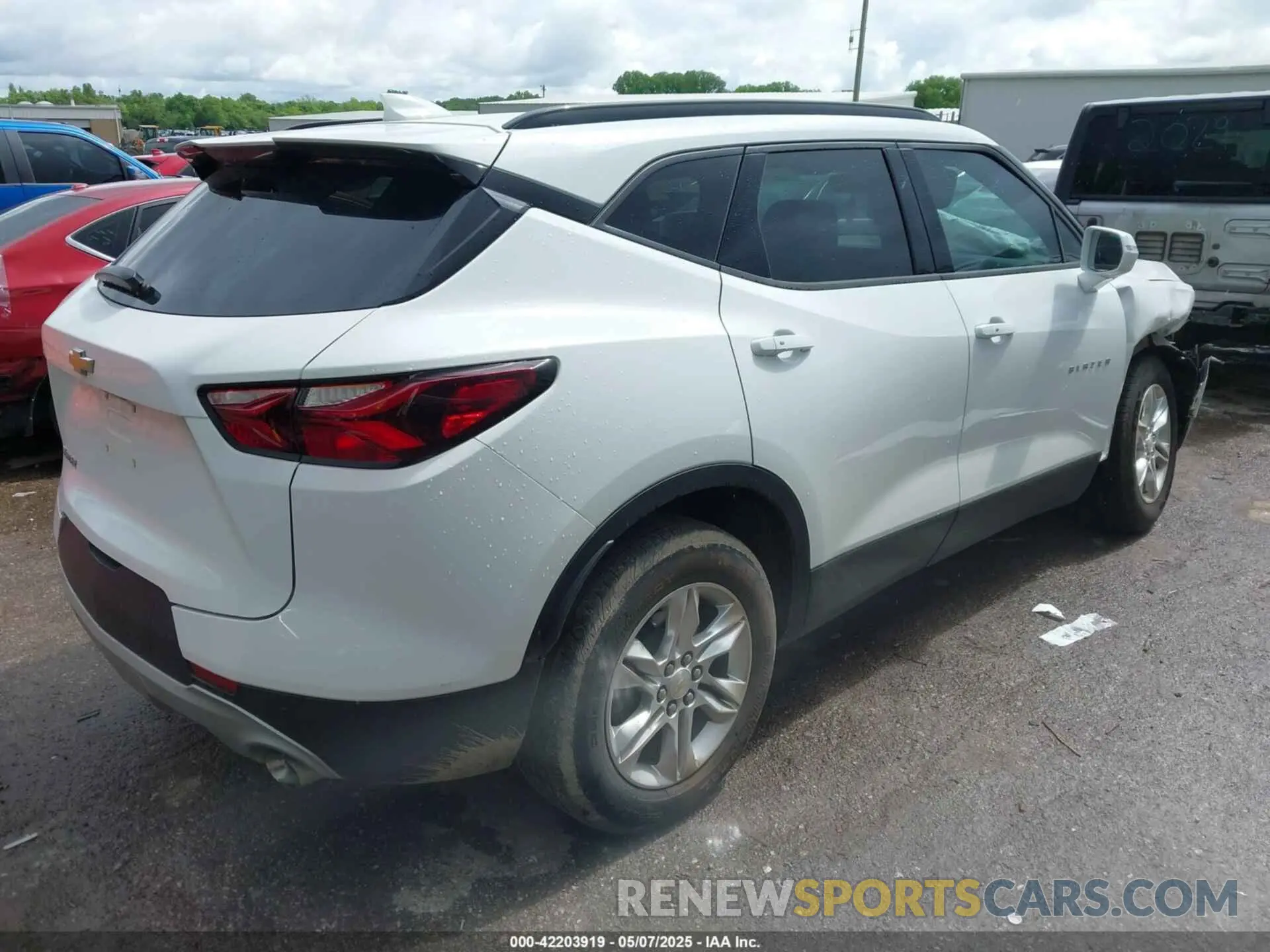 4 Photograph of a damaged car 3GNKBCRS0LS536198 CHEVROLET BLAZER 2020