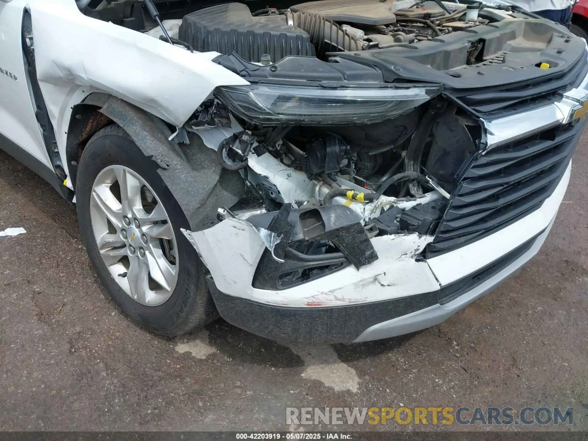 6 Photograph of a damaged car 3GNKBCRS0LS536198 CHEVROLET BLAZER 2020