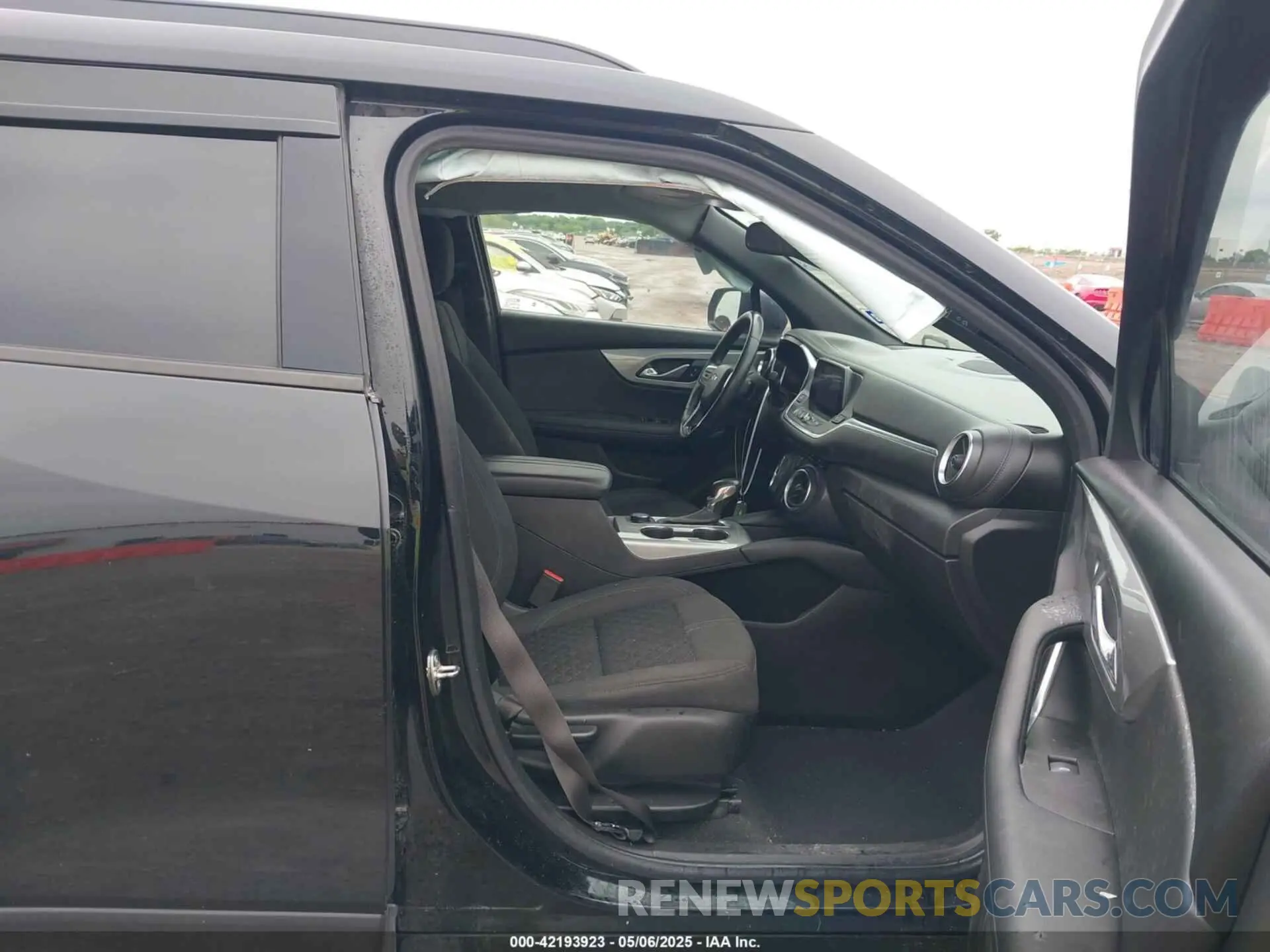 5 Photograph of a damaged car 3GNKBCRS0LS616603 CHEVROLET BLAZER 2020