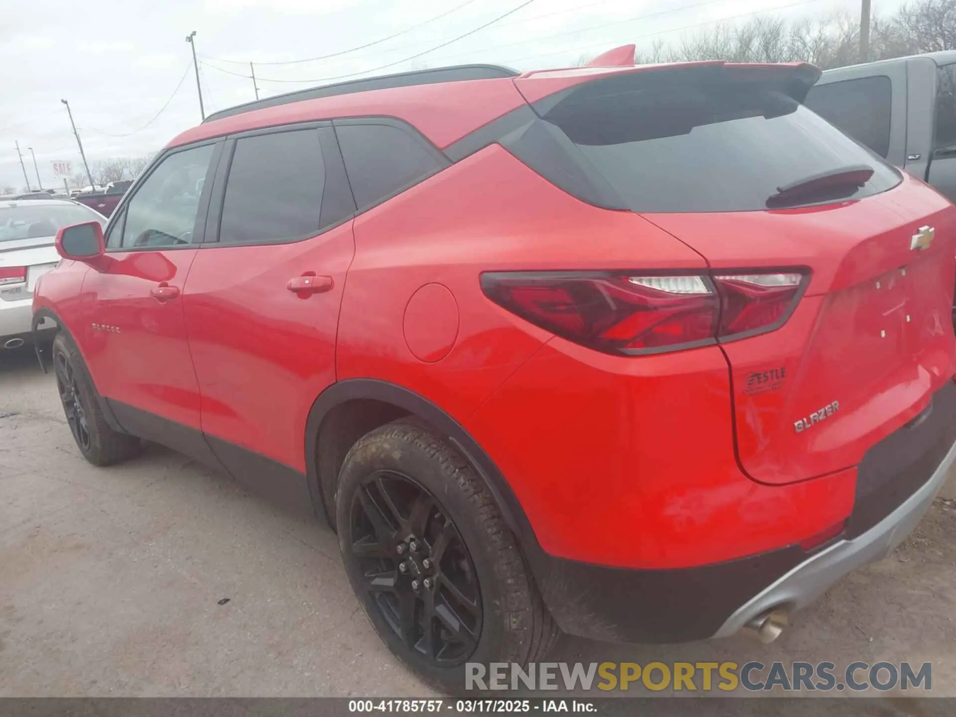 15 Photograph of a damaged car 3GNKBCRS0LS677465 CHEVROLET BLAZER 2020