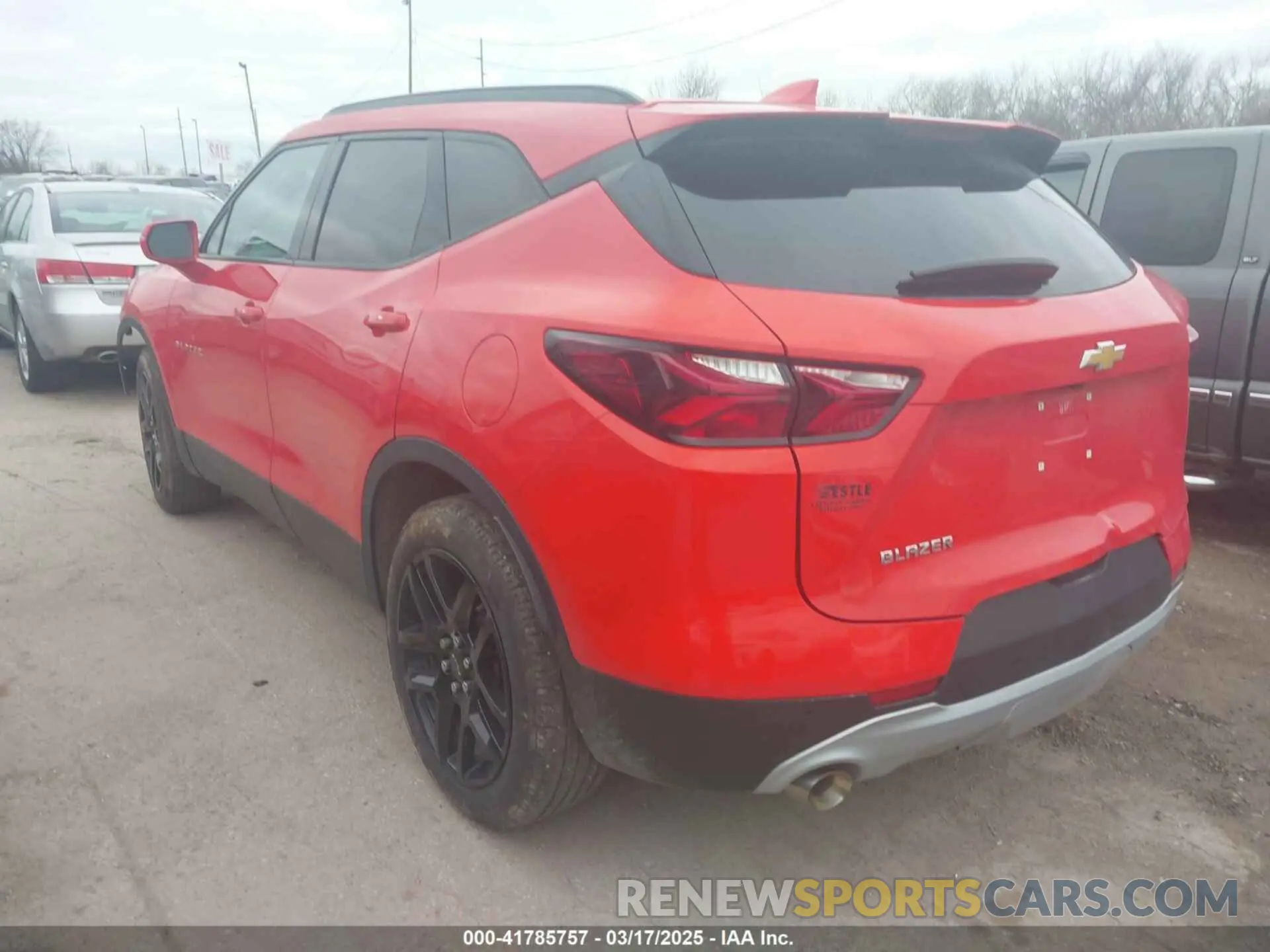 3 Photograph of a damaged car 3GNKBCRS0LS677465 CHEVROLET BLAZER 2020