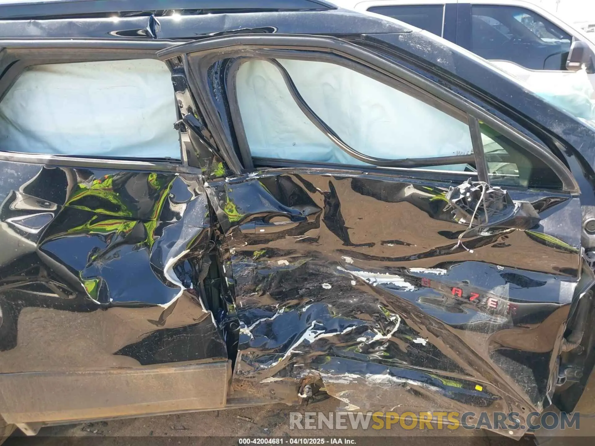 12 Photograph of a damaged car 3GNKBCRS2LS618188 CHEVROLET BLAZER 2020