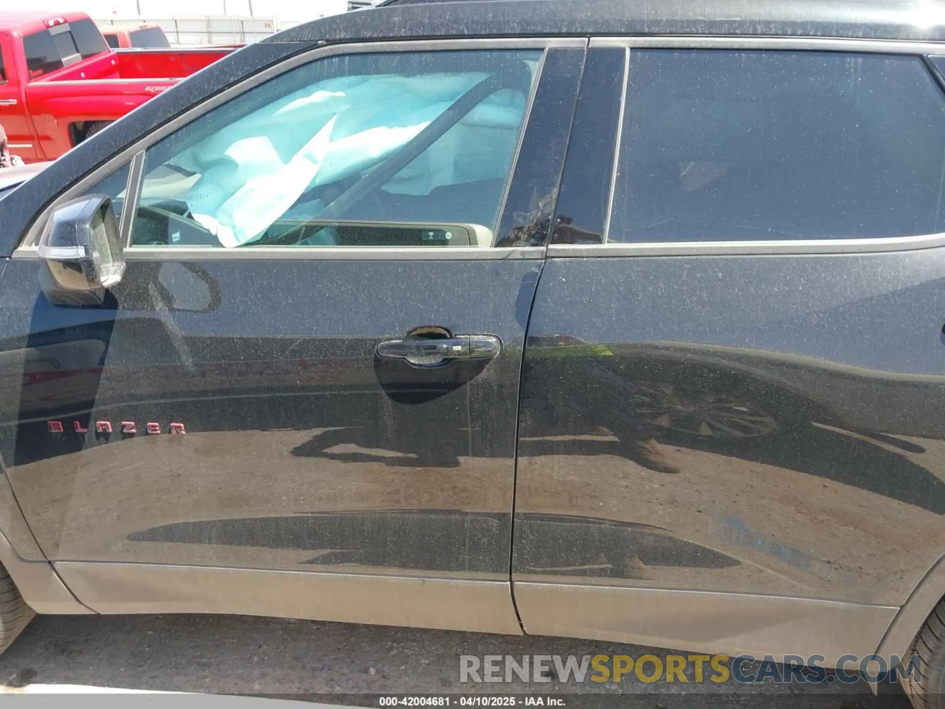 13 Photograph of a damaged car 3GNKBCRS2LS618188 CHEVROLET BLAZER 2020