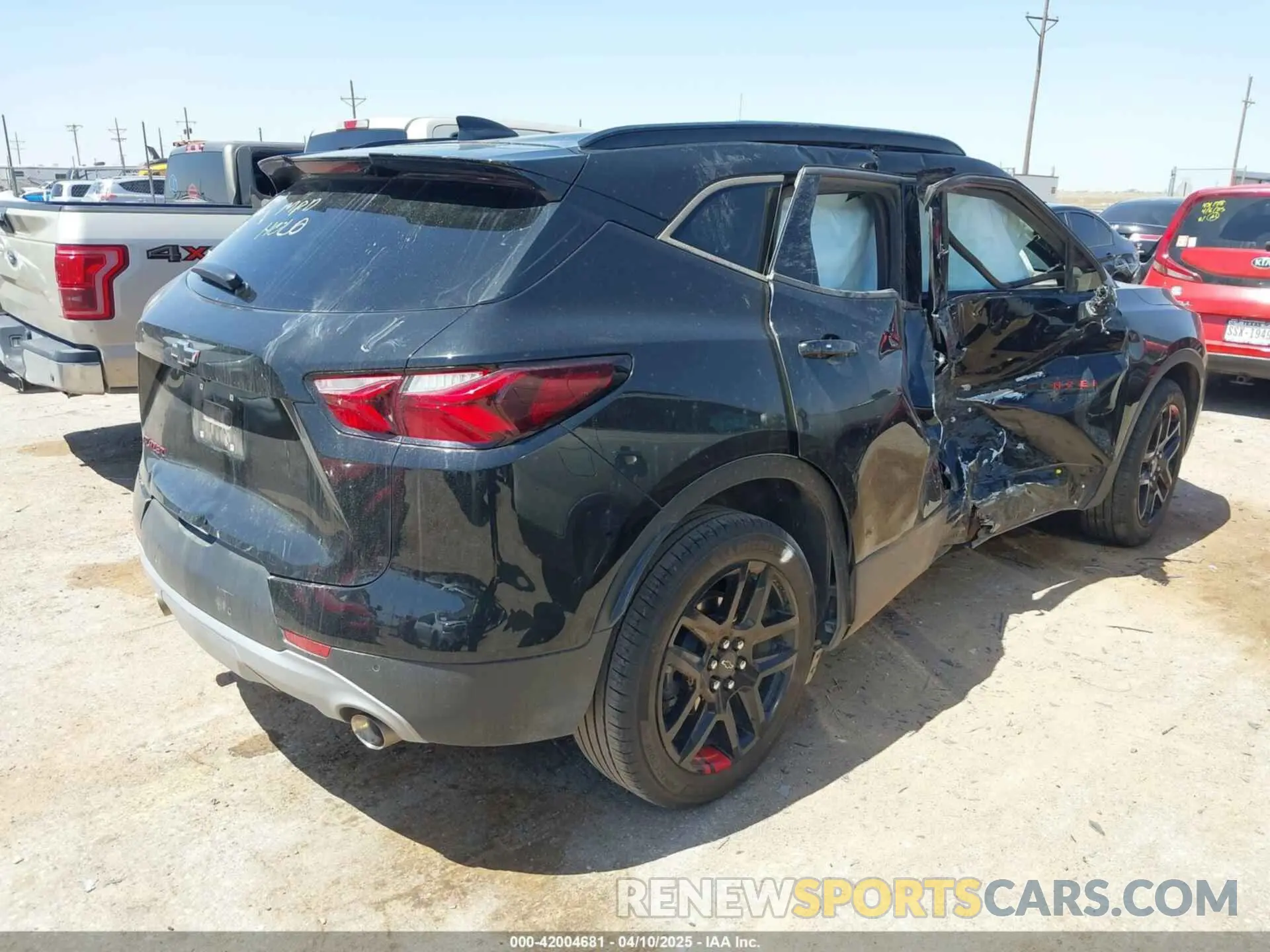 4 Photograph of a damaged car 3GNKBCRS2LS618188 CHEVROLET BLAZER 2020