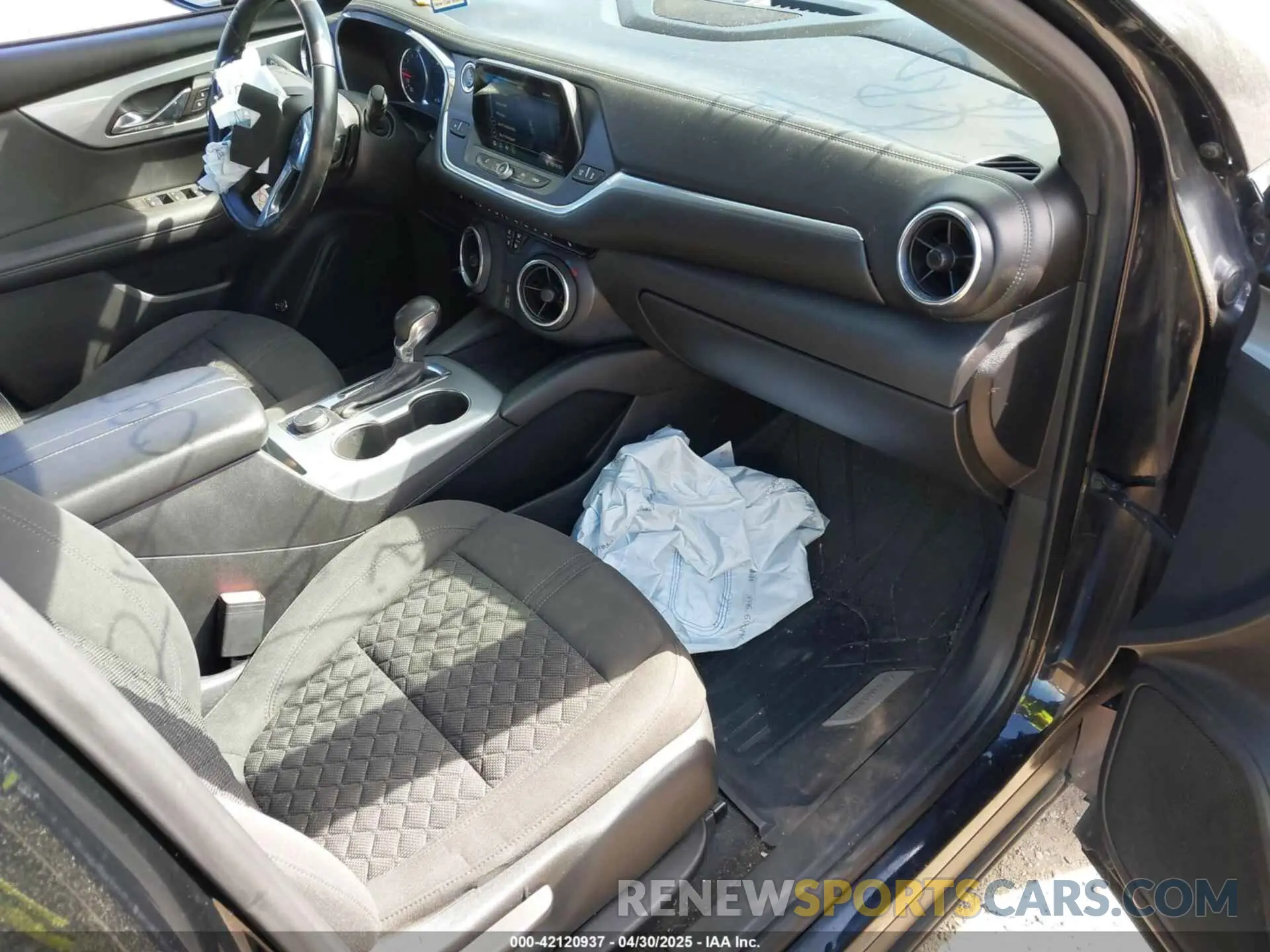 5 Photograph of a damaged car 3GNKBCRS4LS709995 CHEVROLET BLAZER 2020