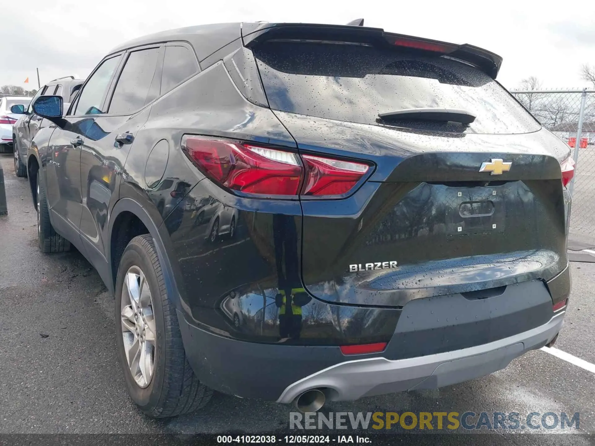 3 Photograph of a damaged car 3GNKBCRS5LS583789 CHEVROLET BLAZER 2020