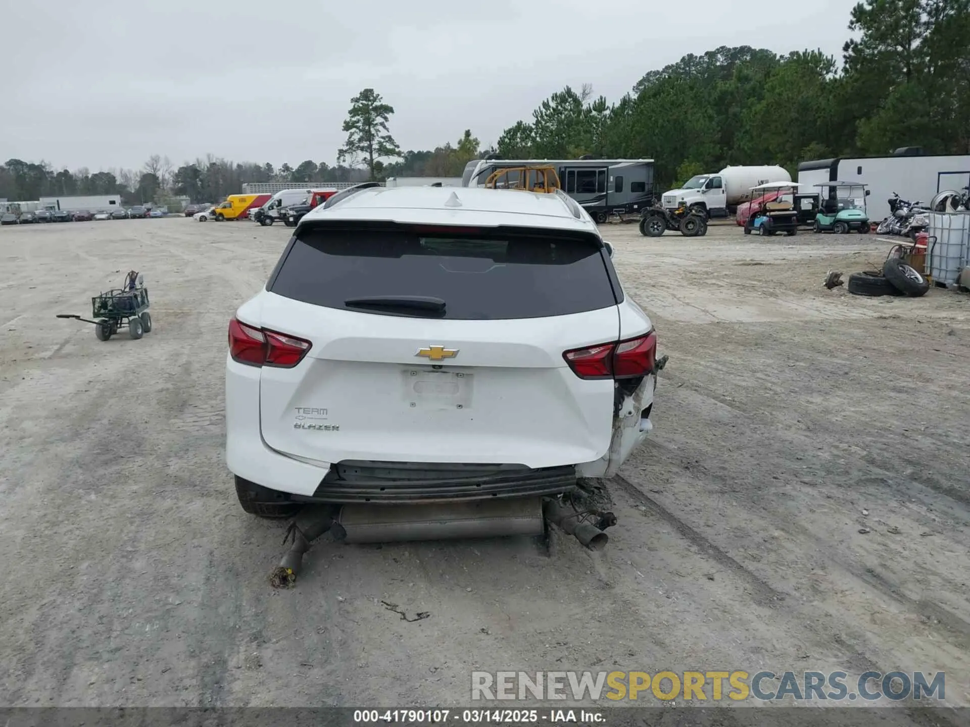 17 Photograph of a damaged car 3GNKBCRS7LS603556 CHEVROLET BLAZER 2020