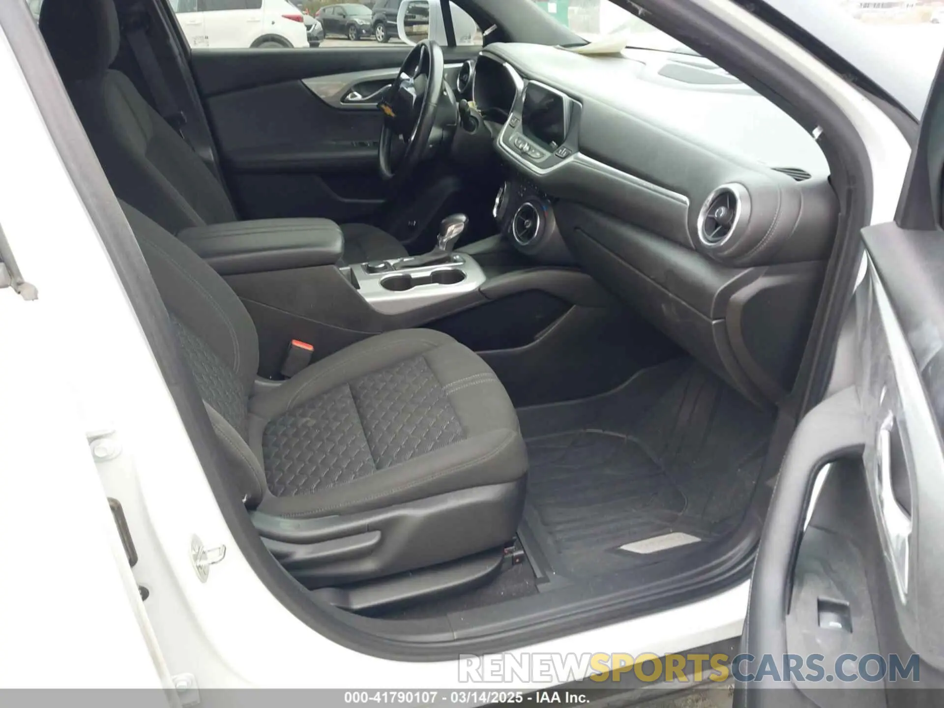 5 Photograph of a damaged car 3GNKBCRS7LS603556 CHEVROLET BLAZER 2020