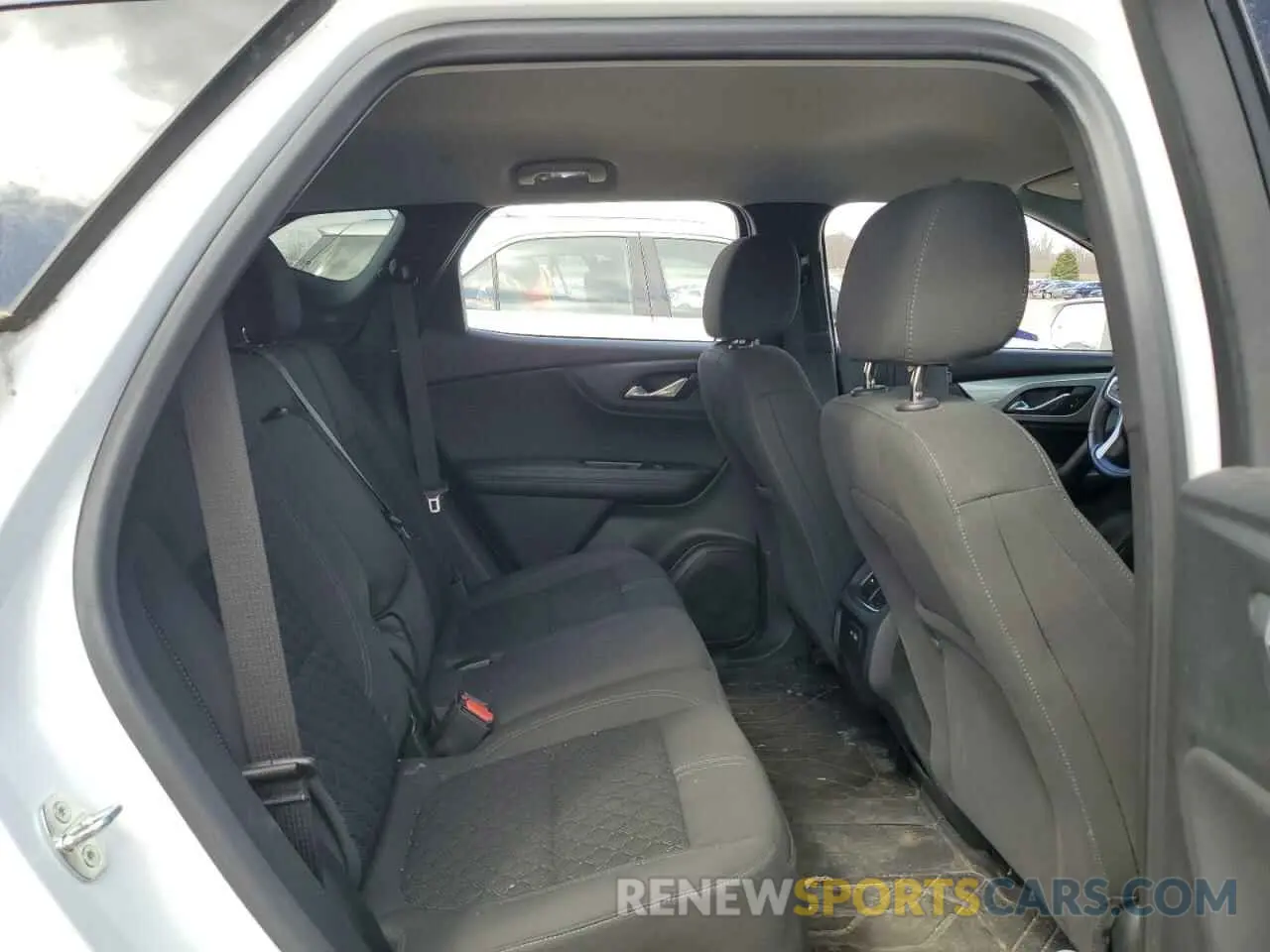11 Photograph of a damaged car 3GNKBCRS7LS677883 CHEVROLET BLAZER 2020