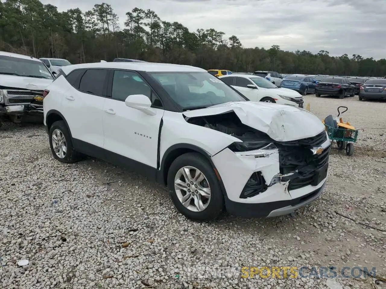 4 Photograph of a damaged car 3GNKBCRS8LS640146 CHEVROLET BLAZER 2020