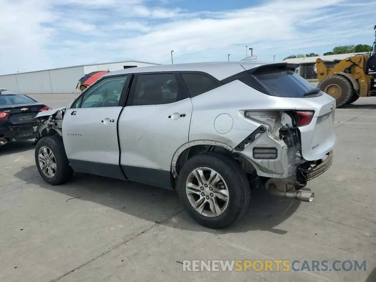 2 Photograph of a damaged car 3GNKBCRS9LS636011 CHEVROLET BLAZER 2020