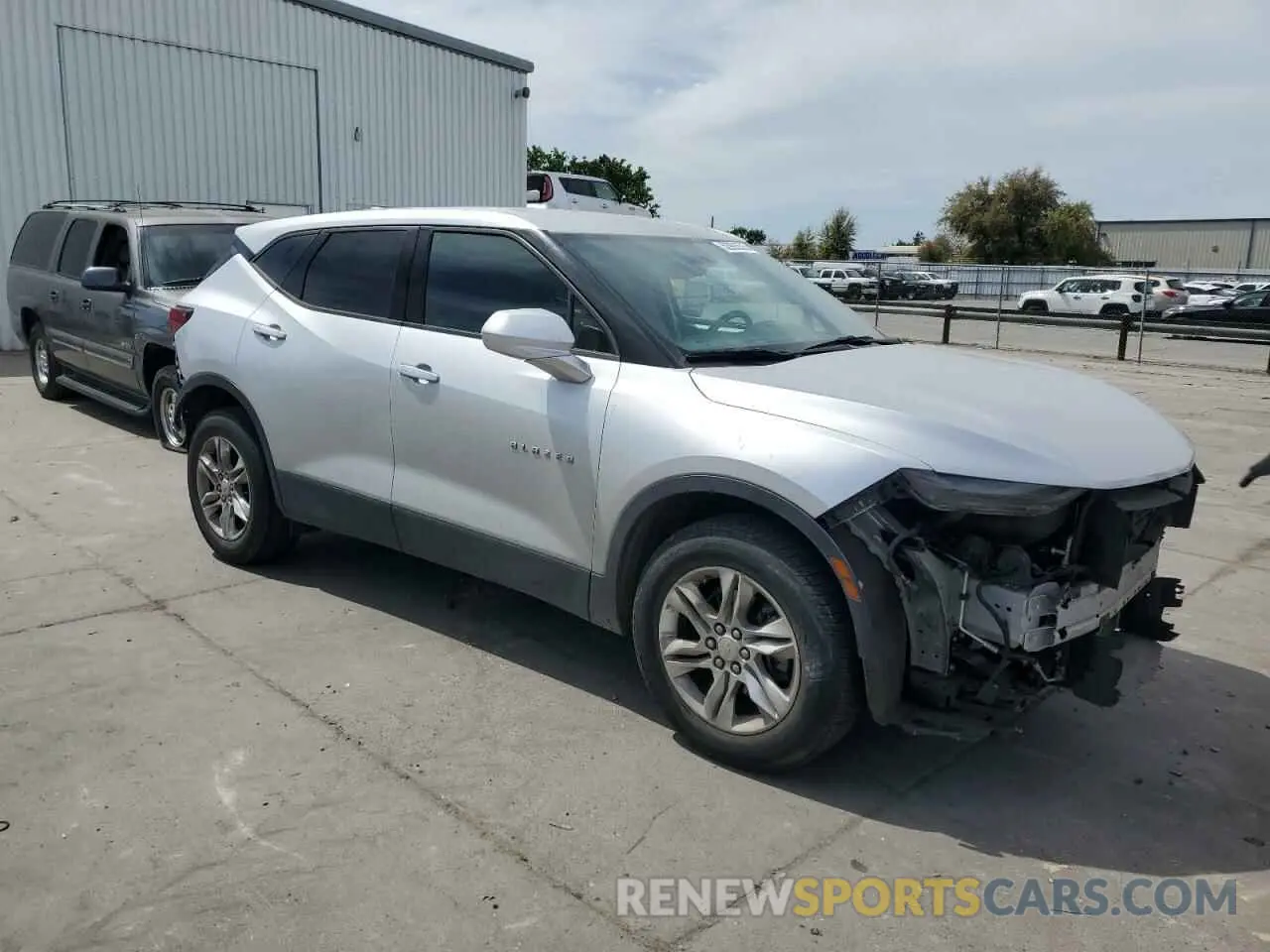 4 Photograph of a damaged car 3GNKBCRS9LS636011 CHEVROLET BLAZER 2020