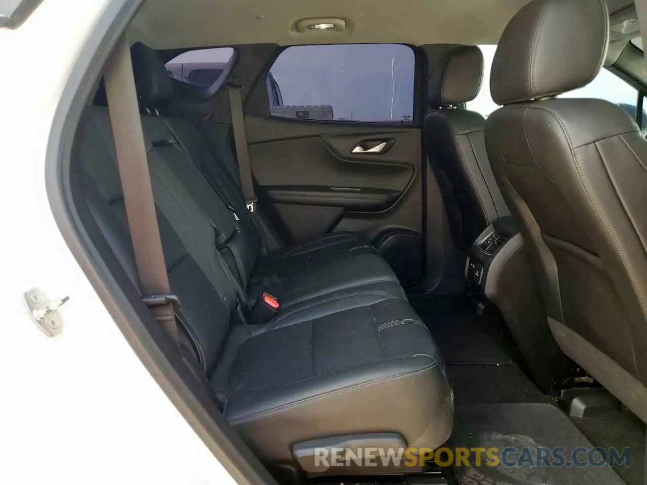 11 Photograph of a damaged car 3GNKBDR46LS665005 CHEVROLET BLAZER 2020