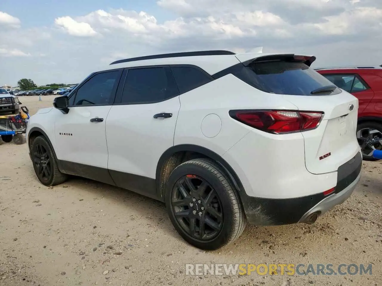 2 Photograph of a damaged car 3GNKBDR46LS665005 CHEVROLET BLAZER 2020