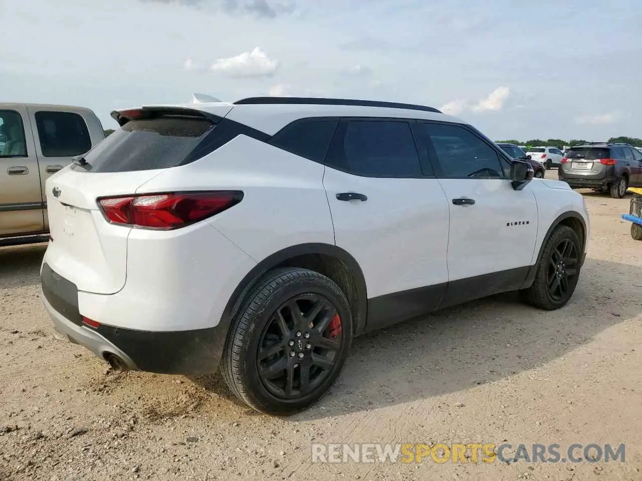 3 Photograph of a damaged car 3GNKBDR46LS665005 CHEVROLET BLAZER 2020