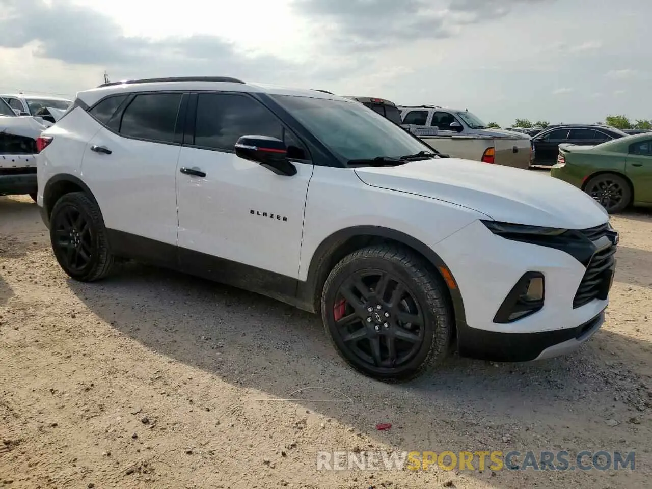 4 Photograph of a damaged car 3GNKBDR46LS665005 CHEVROLET BLAZER 2020
