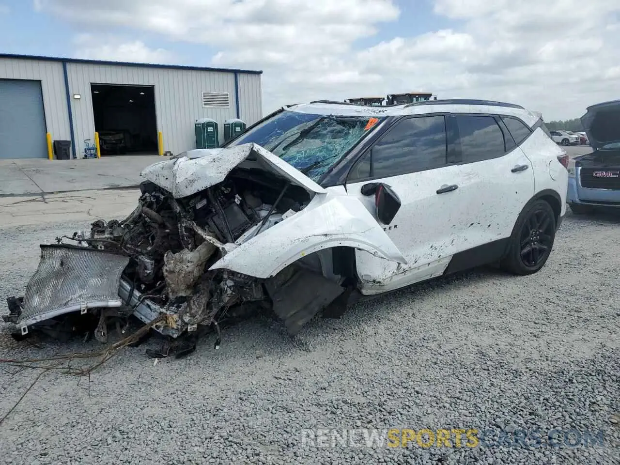 1 Photograph of a damaged car 3GNKBDRS1LS720698 CHEVROLET BLAZER 2020